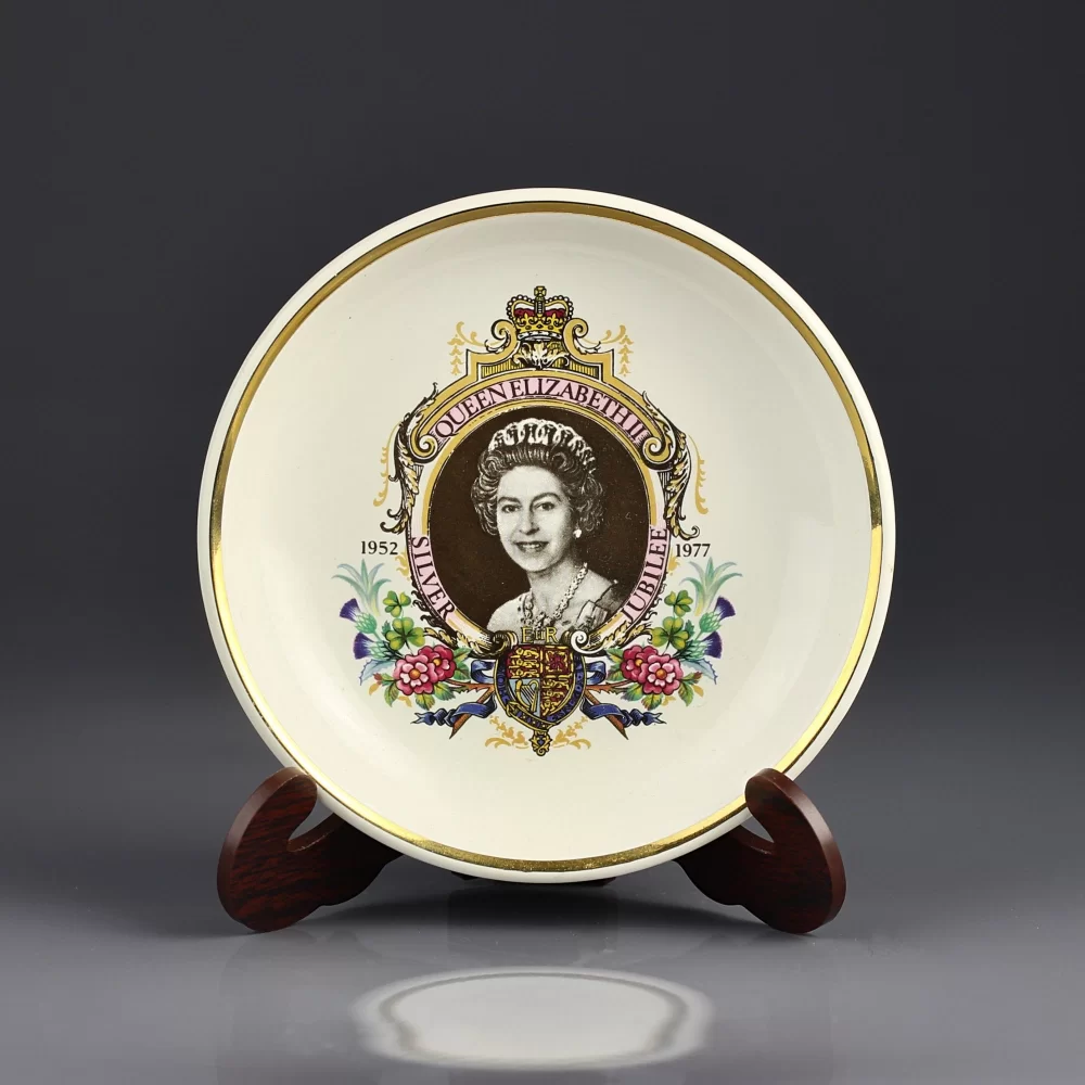 Винтажная английская тарелка блюдце Серебряный Юбилей Королевы Елизаветы II Silver Jubilee Queen Elizabeth II 1977 Palissy