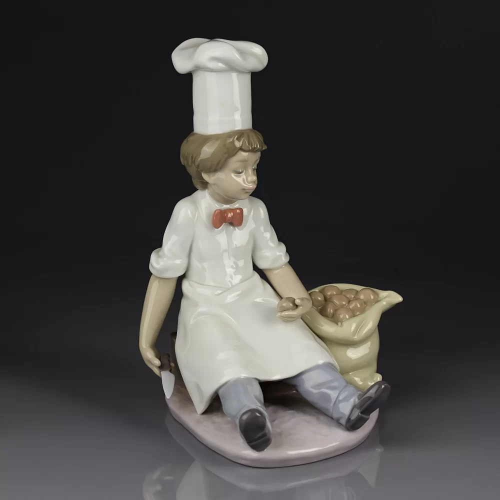 Винтажная фарфоровая статуэтка Поварёнок Lladro 6233 Chefs Apprentice