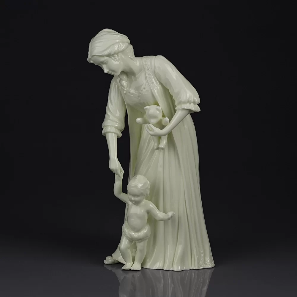 Винтажная фарфоровая статуэтка Мать с ребёнком Англия Royal Worcester First Steps
