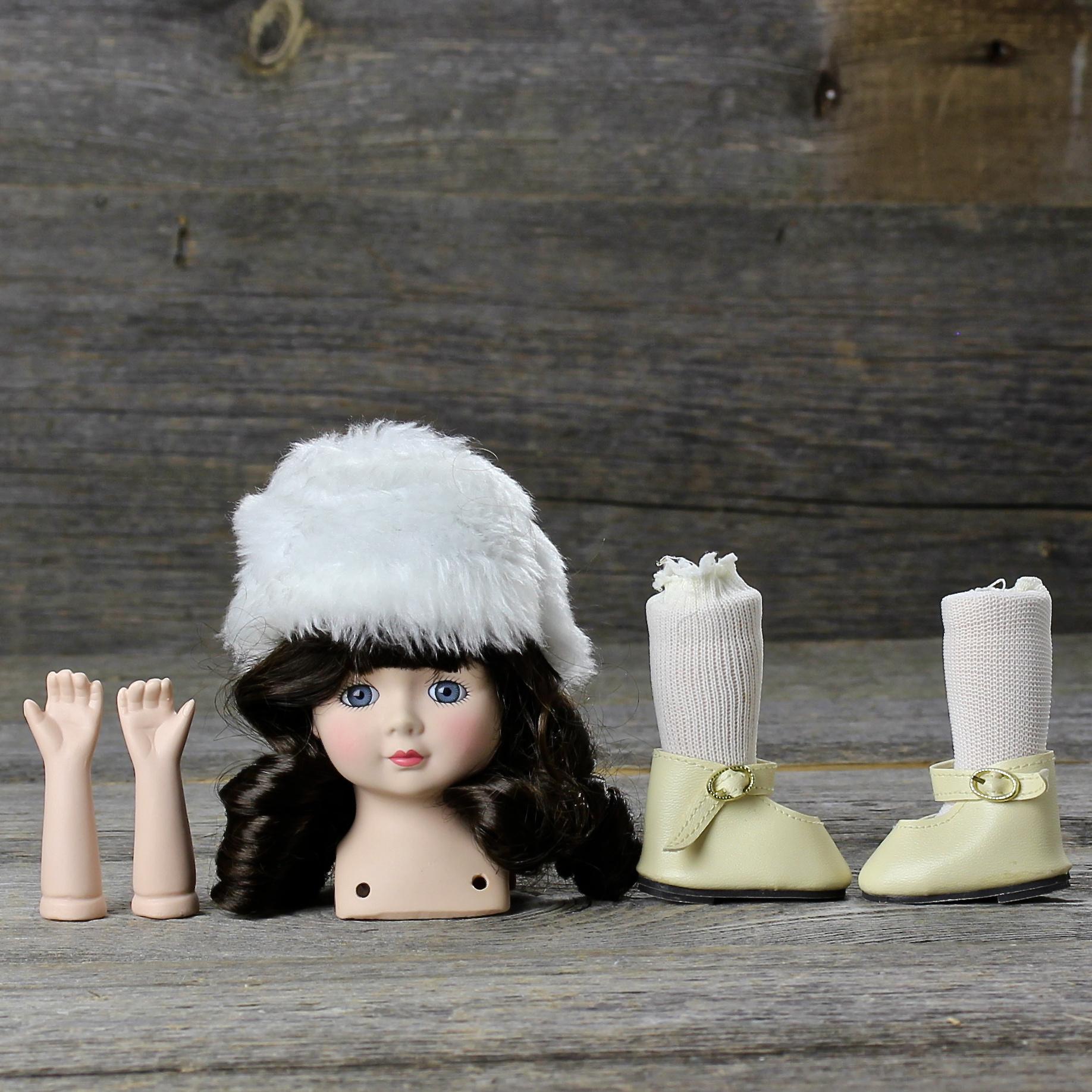 Винтажные детали для куклы с лондонского блошиного рынка Фарфоровый бюст, шапочка, ручки, ножки в чулках и туфельках