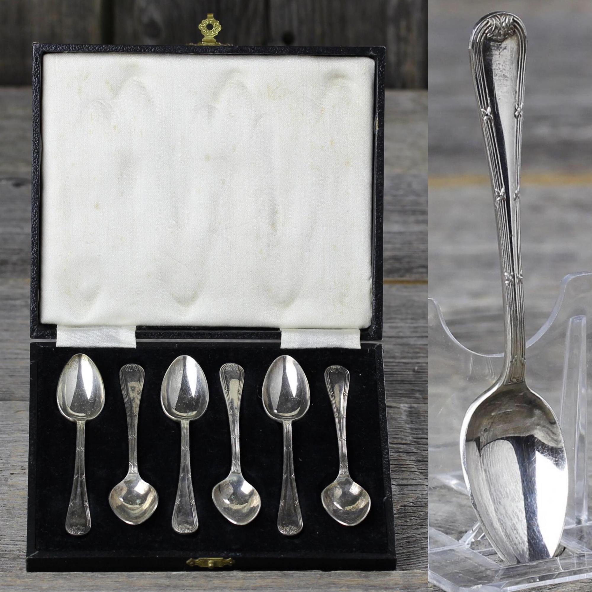 Шесть антикварных английских кофейных ложек с серебряным покрытием в аутентичном кофре
