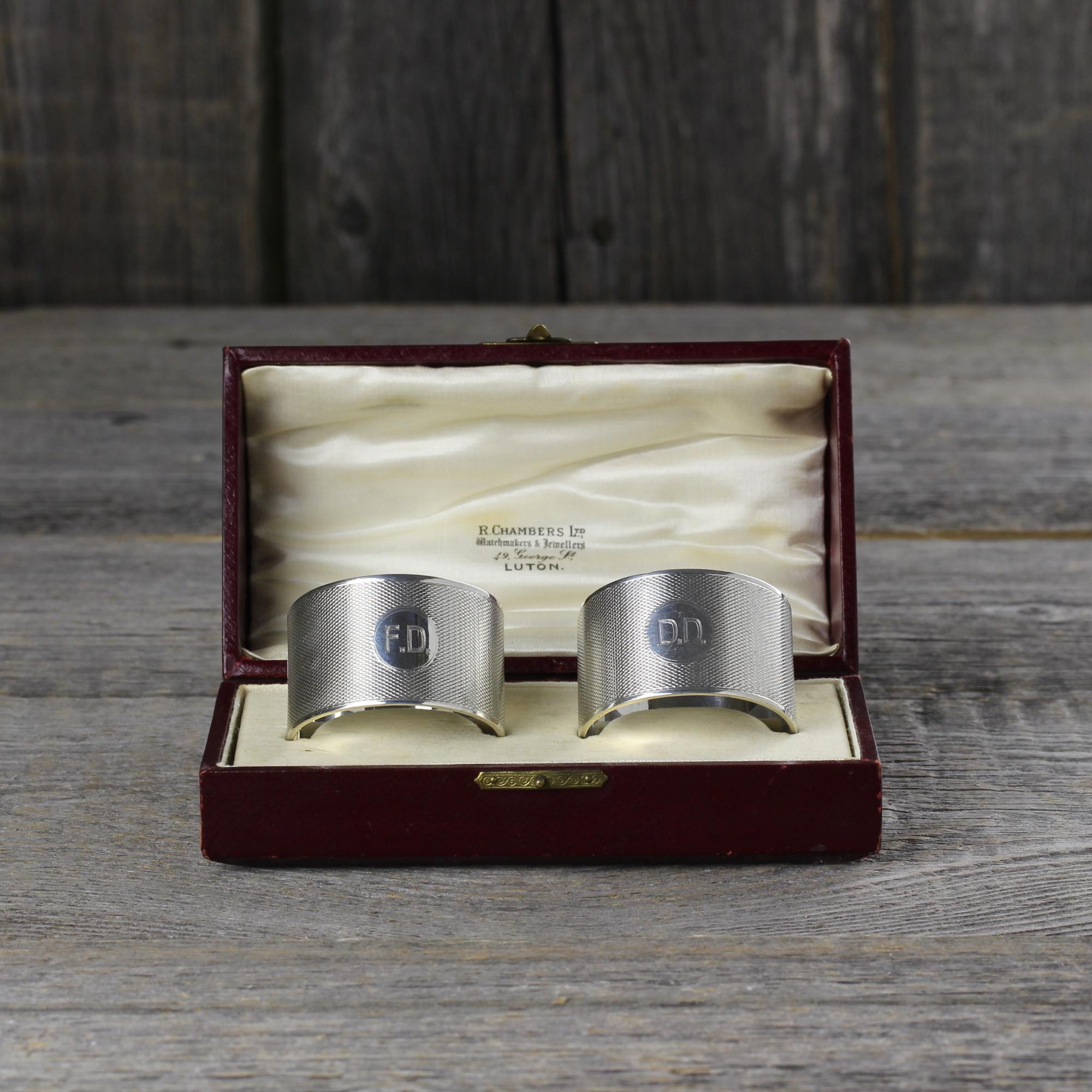 Пара английских серебряных колец для салфеток в аутентичном кофре Goode & Co 1929 год