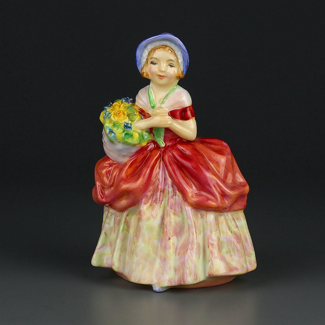 Винтажная фарфоровая статуэтка Англия Royal Doulton Cissie Девочка с корзиной цветов