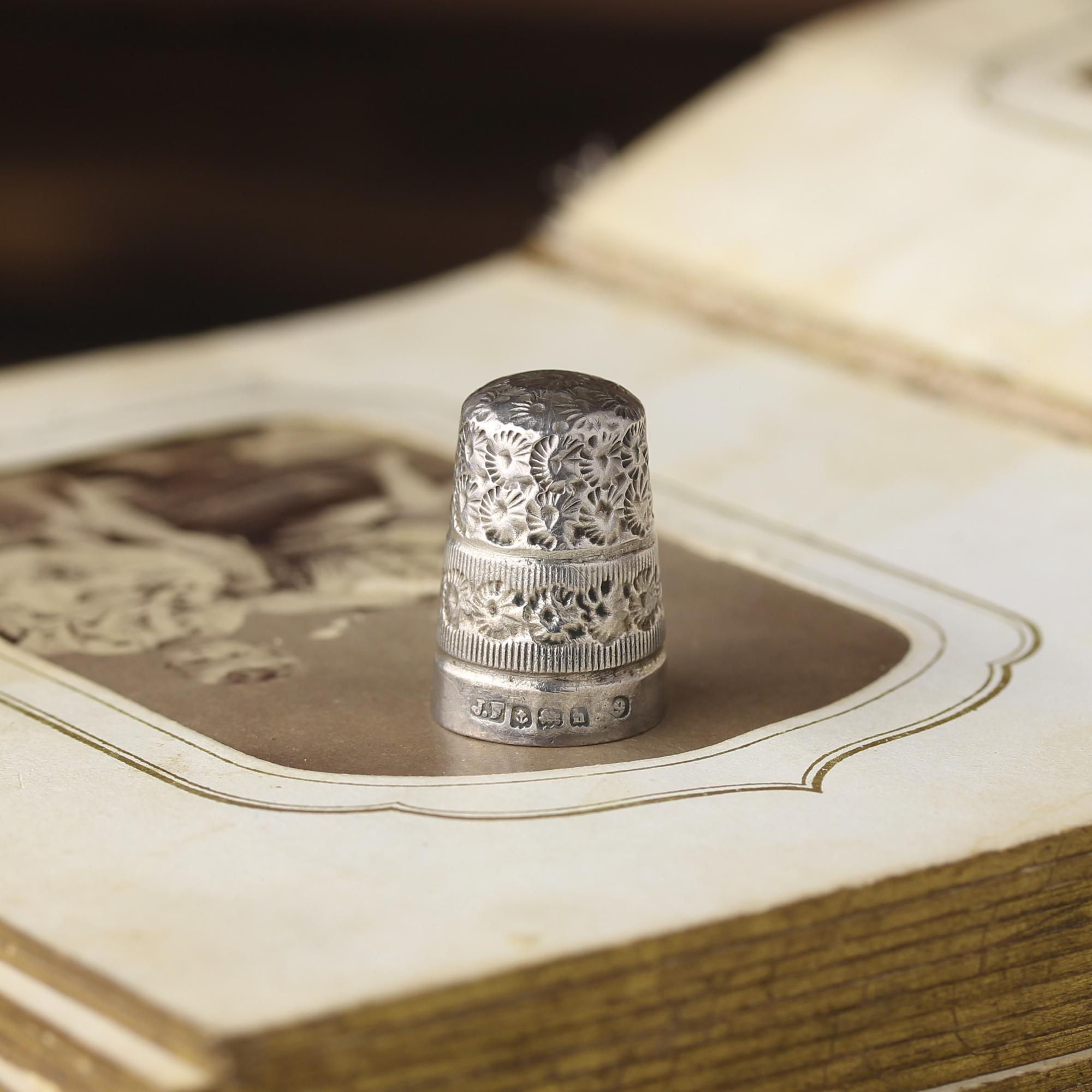 Антикварный серебряный напёрсток James Fenton & Co