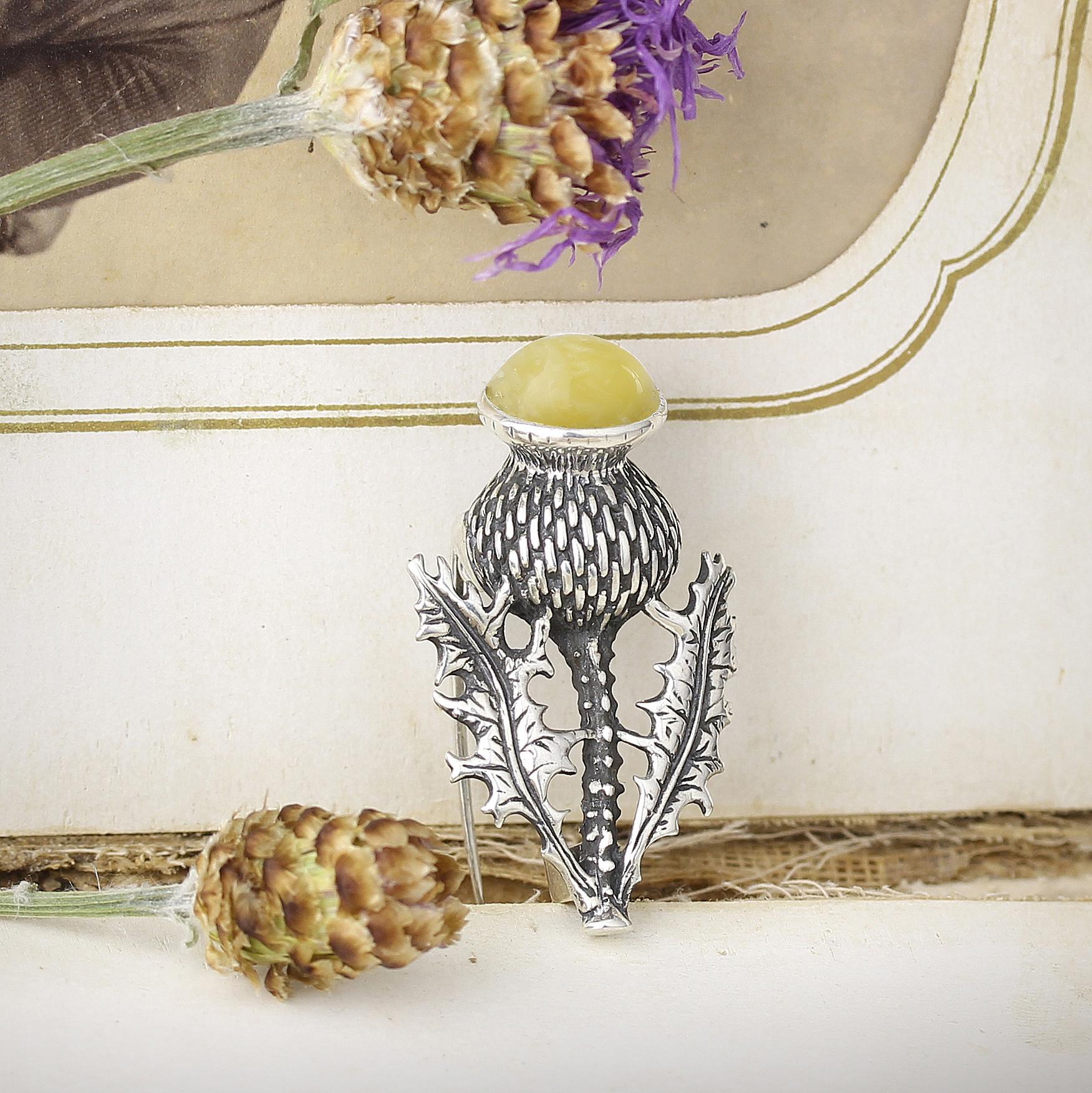 Брошь-кулон ручной работы из серебра с медовым янтарём Чертополох