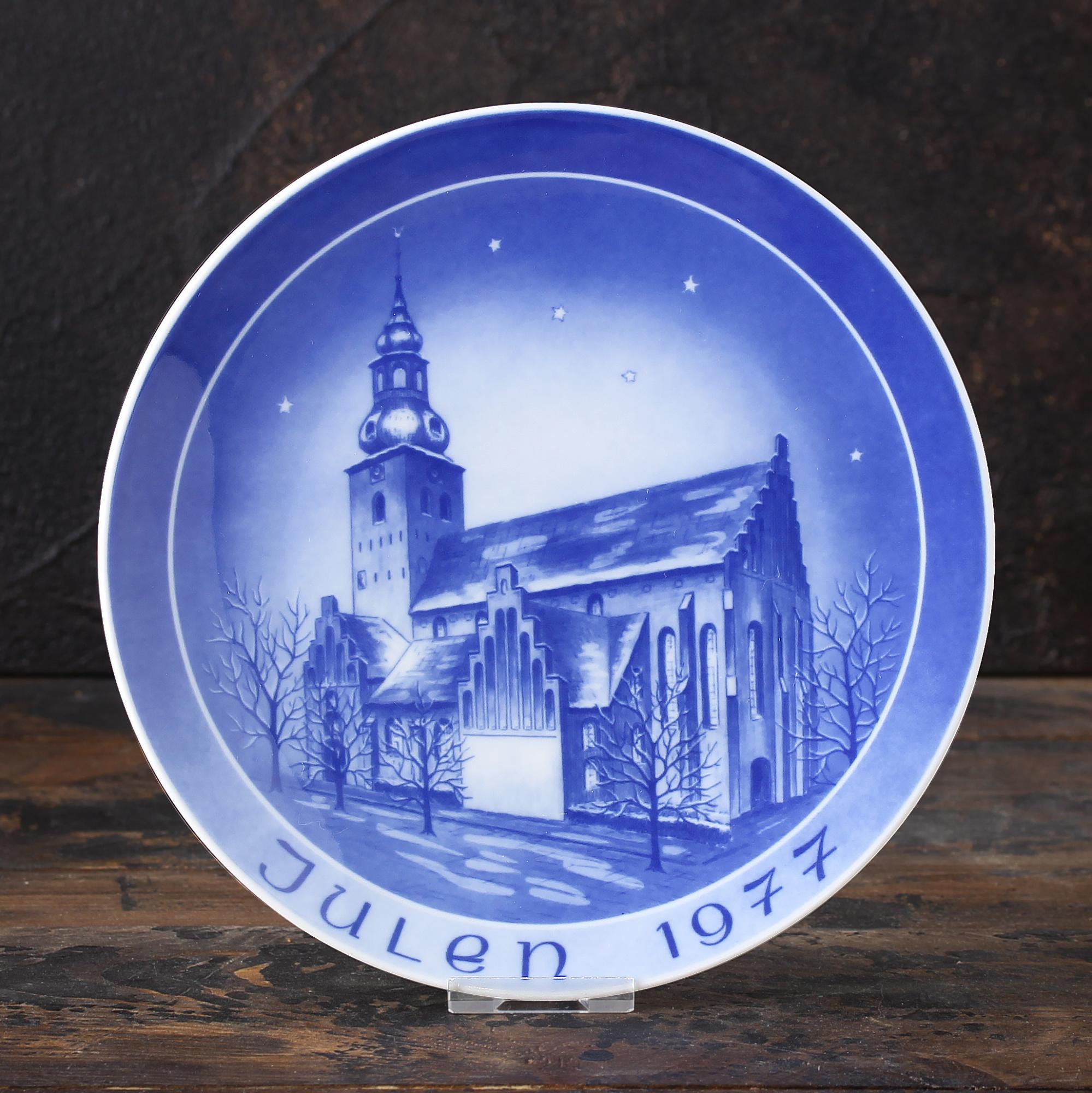 Винтажная декоративная тарелка Bareuther & Co "Julen 1977 Budolfe Kirke" Рождество 1977 Собор Святого Будольфи
