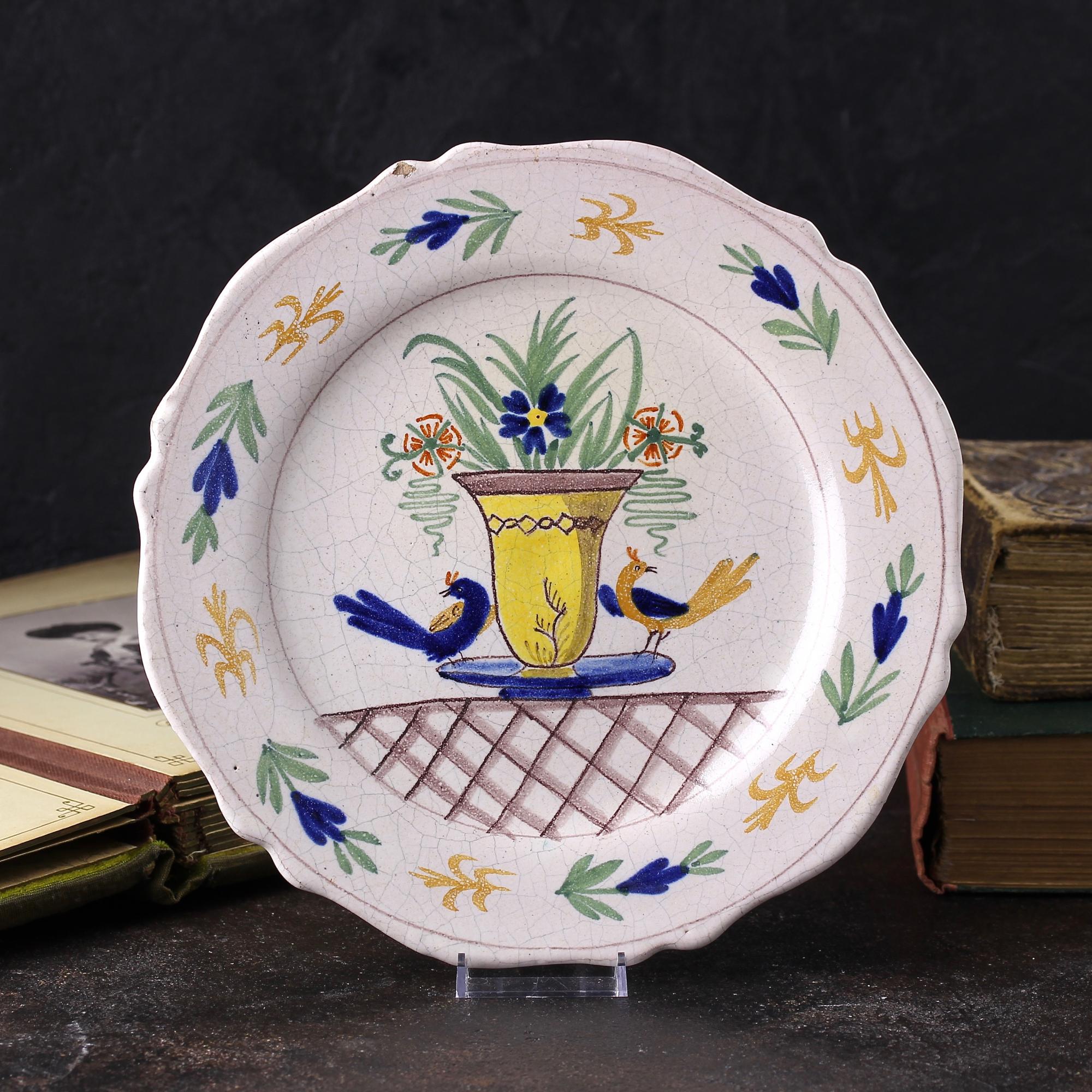 Винтажная декоративная тарелка с ручной росписью Две птицы и цветы в вазе
