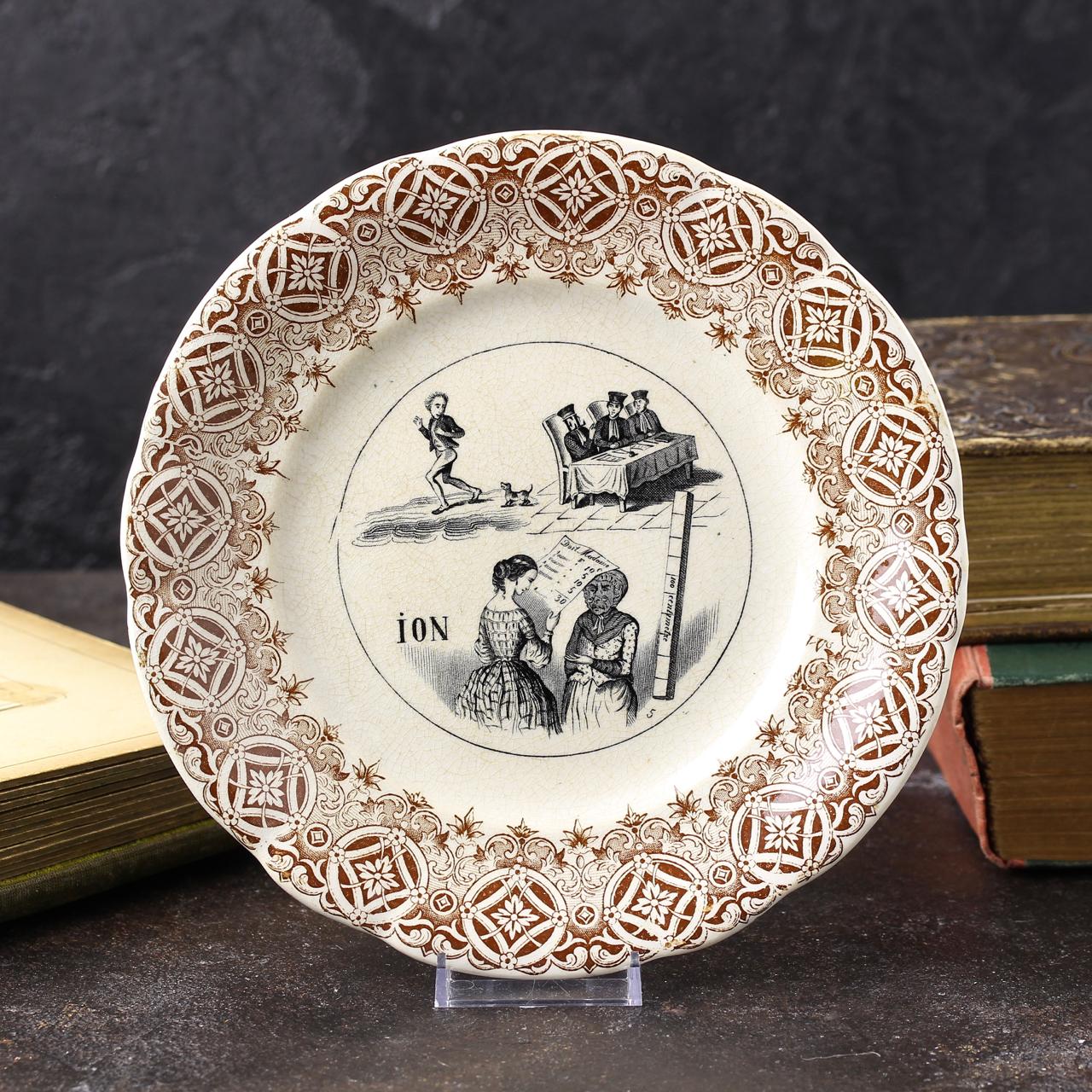 Антикварная тарелка с ребусом Sarreguemines