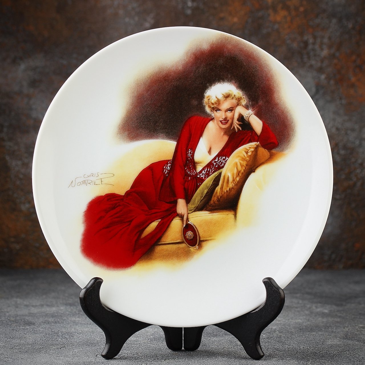 Винтажная декоративная тарелка Delph Marilyn Monroe in "Don't Bother to Knock" Мэрилин Монро в "Можно входить без стука"