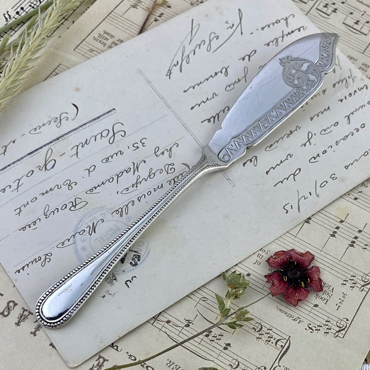 Антикварный английский нож для масла Walker & Hall с серебряным покрытием