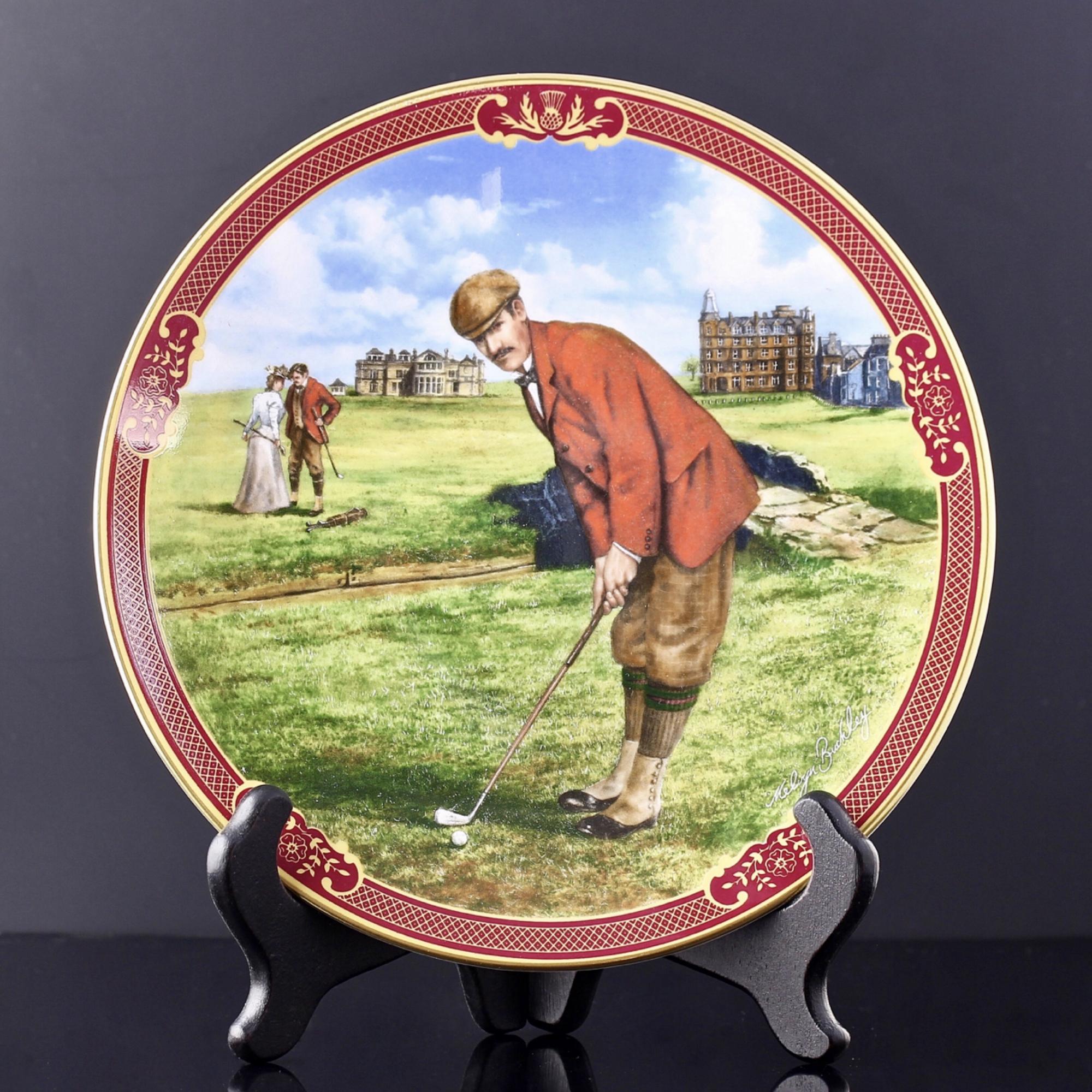 Винтажная декоративная тарелка Royal Worcester "Golfing - The Clubhouse" Гольф
