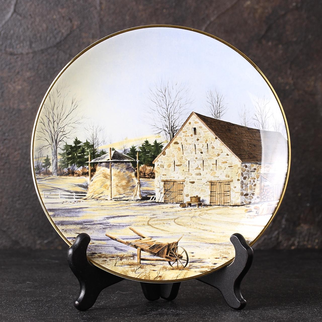 Винтажная декоративная тарелка Franciscan Porcelain "Bucks County Barn" Сарай в округе Бакс (Пенсильвания)