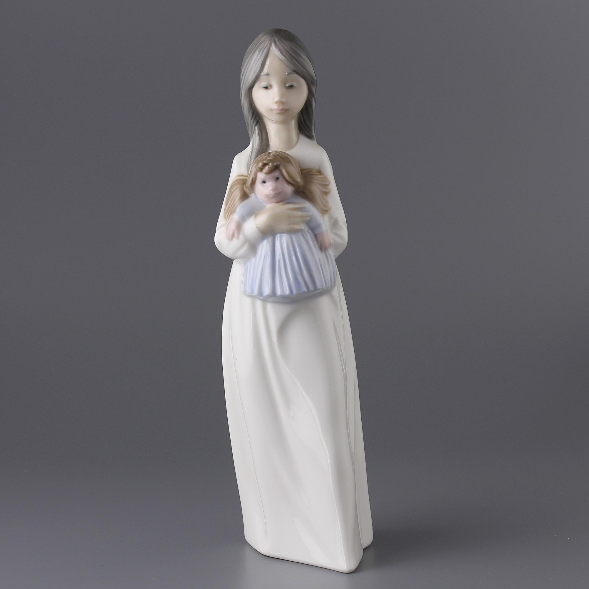 Винтажная фарфоровая статуэтка Испания Lladro NAO New Doll Девочка с куклой