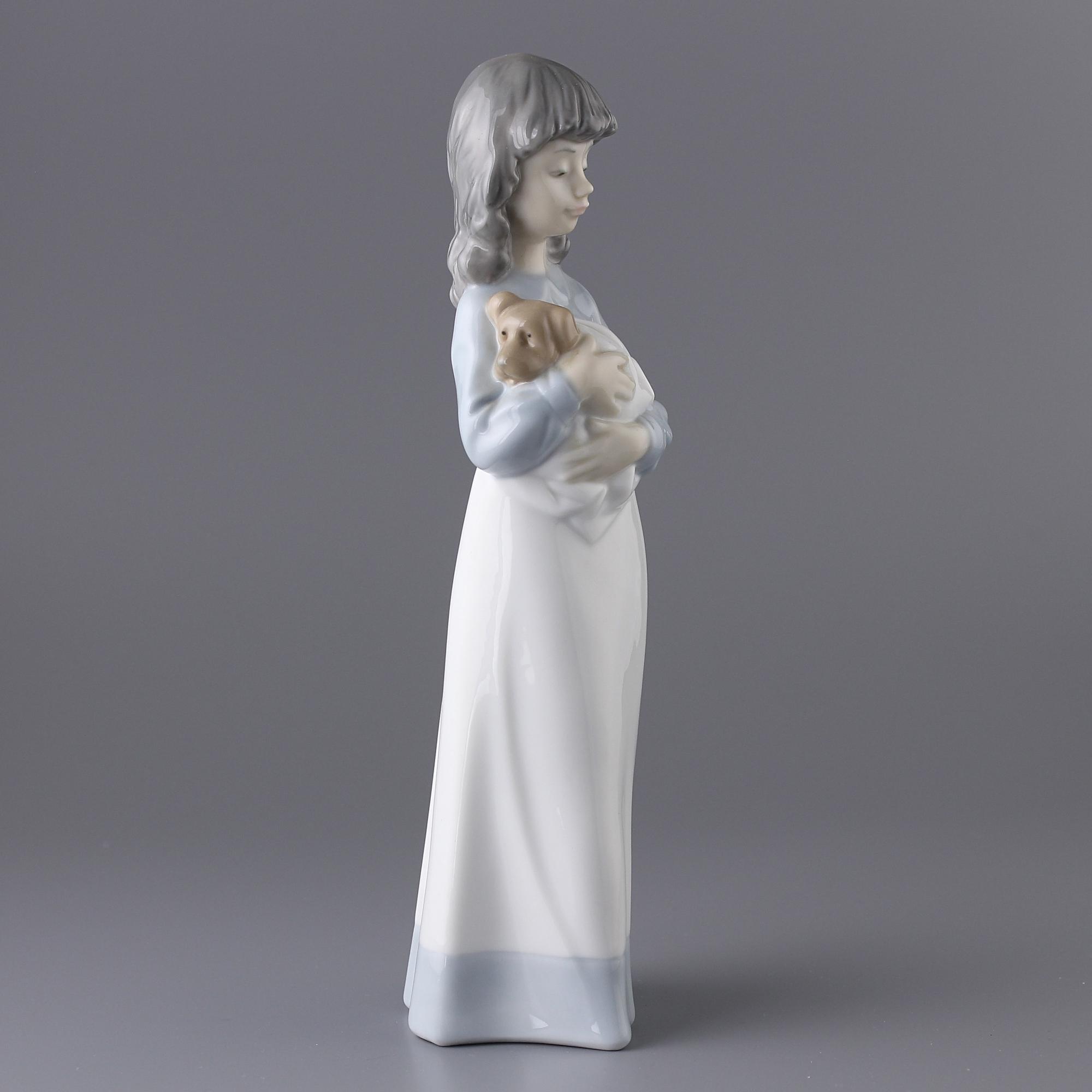 Винтажная статуэтка Lladro NAO "Someone to Love" Девочка с куклой