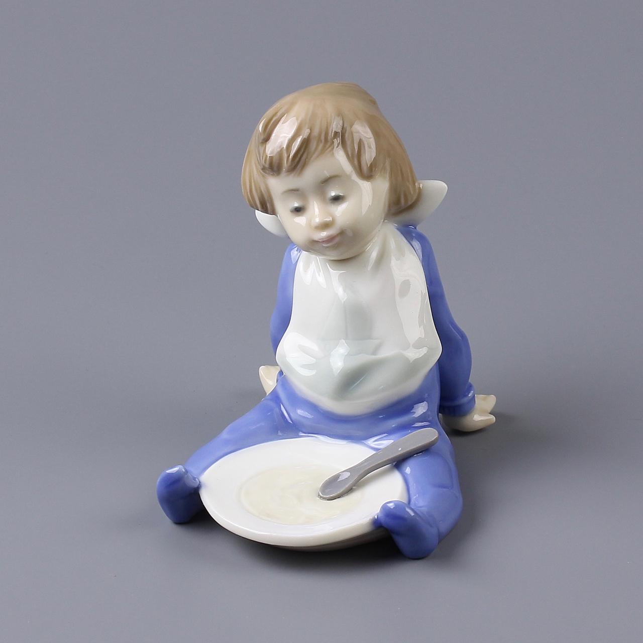 Винтажная фарфоровая статуэтка Испания Lladro NAO I'm Full Малыш с тарелкой