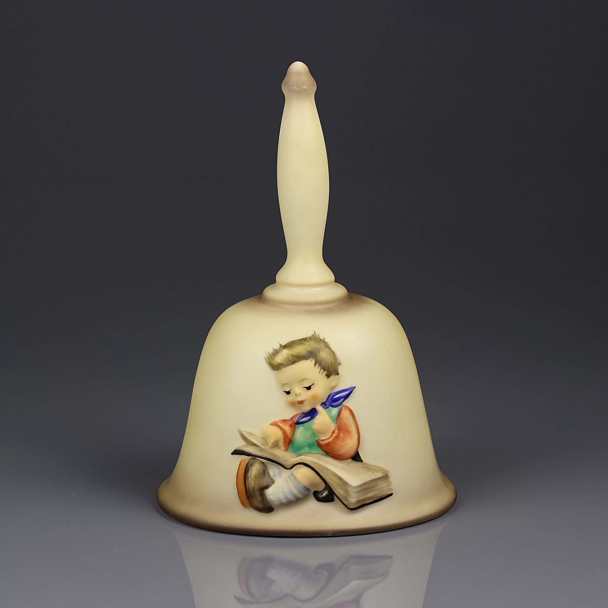 Винтажный фарфоровый колокольчик Мальчик с книгой Германия Goebel Hummel 702 Annual Bell 1978 год