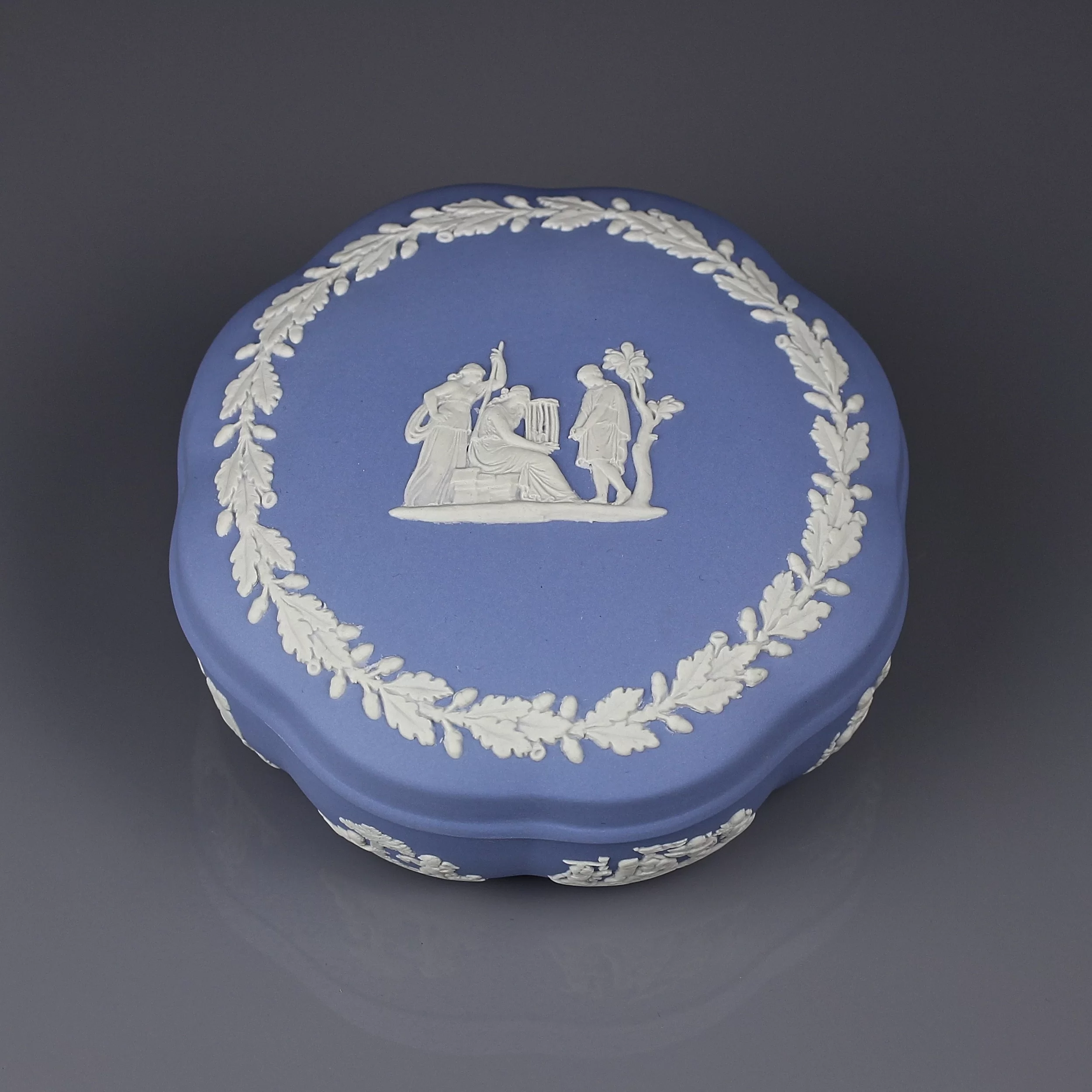 Винтажная английская шкатулка Голубой бисквит Веджвуд Wedgwood Blue Jasperware Group With Cage