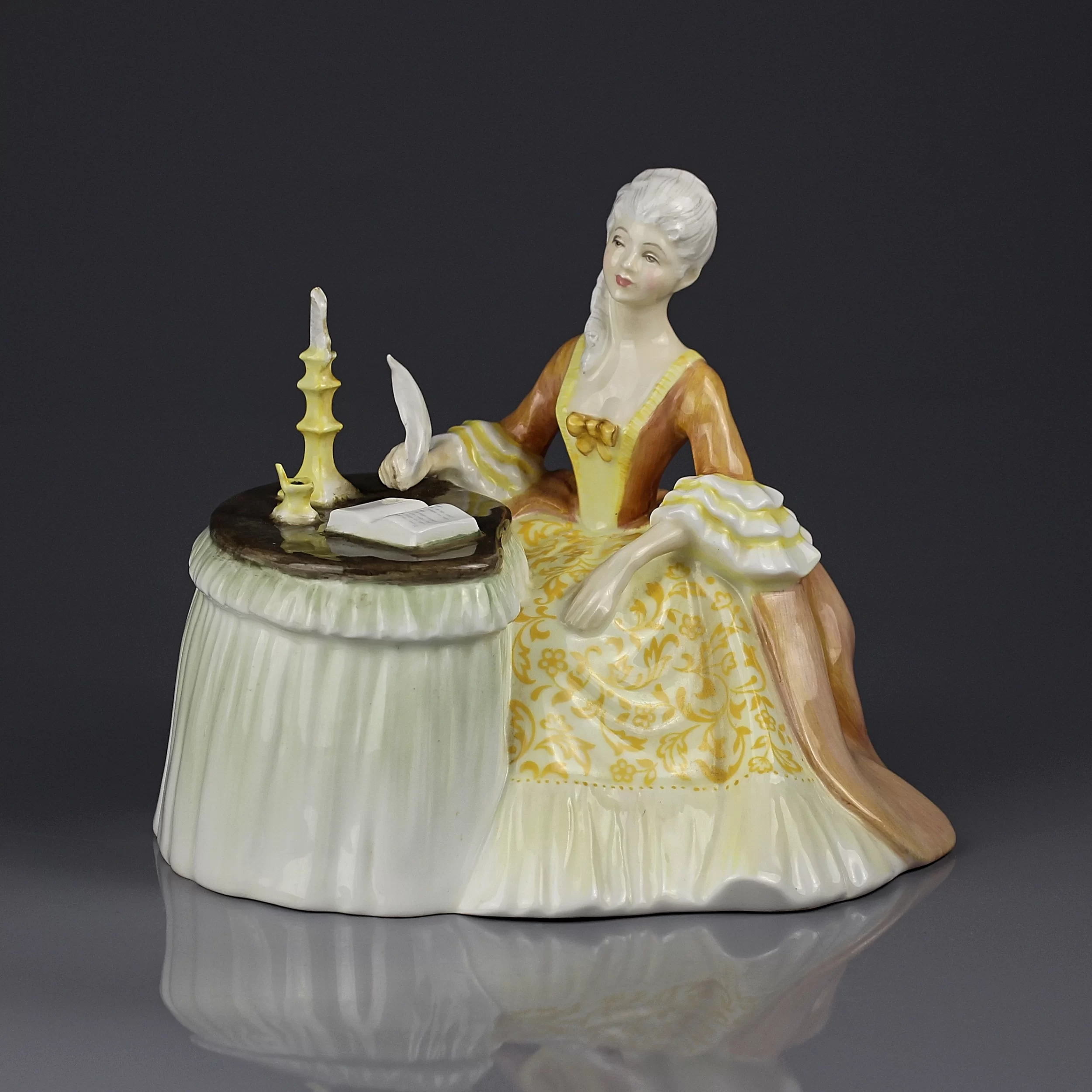 Винтажная английская фарфоровая статуэтка Дама пишет пером Royal Doulton 2330 Meditation
