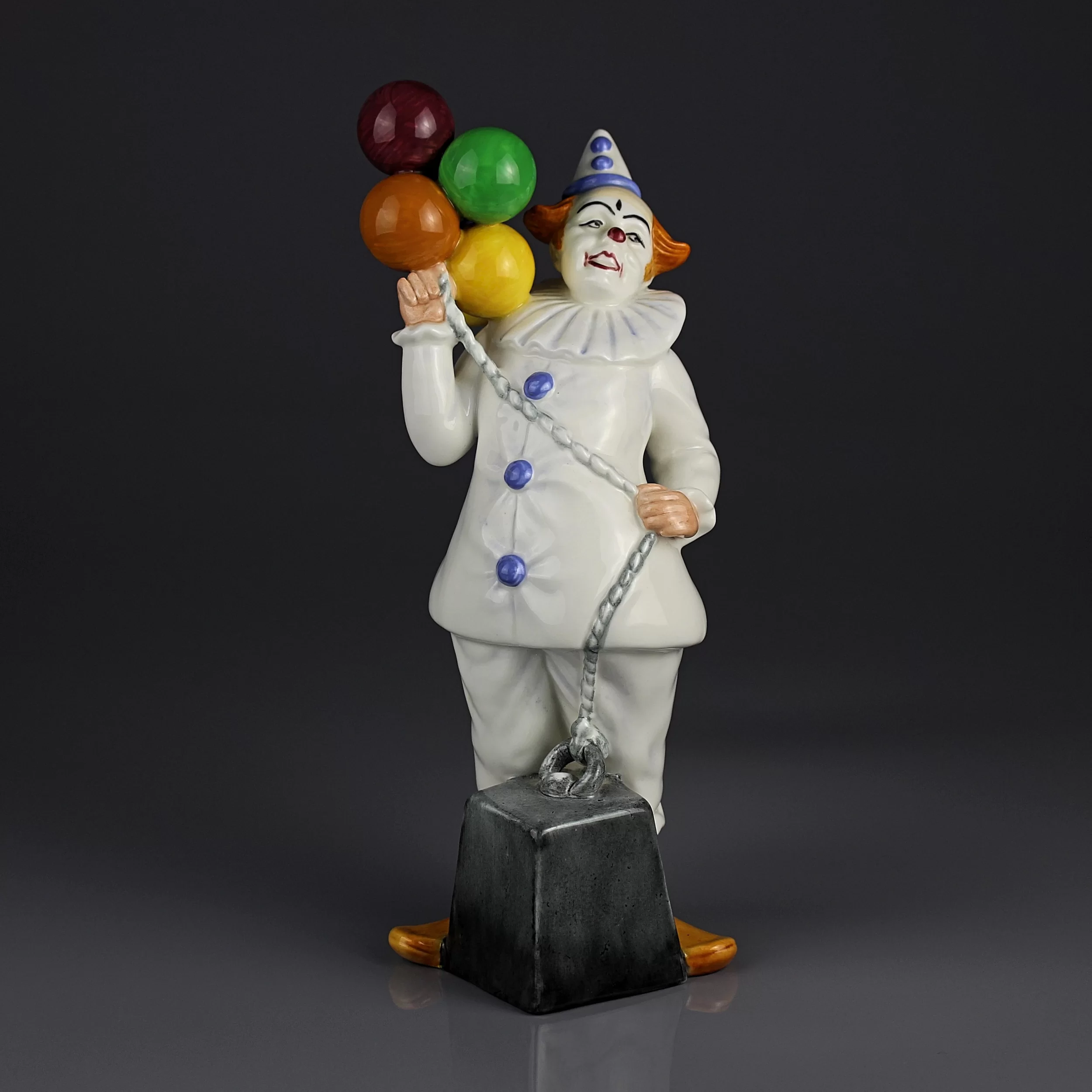 Винтажная фарфоровая статуэтка Клоун с воздушными шарами Balloon Clown Англия Royal Doulton HN2894