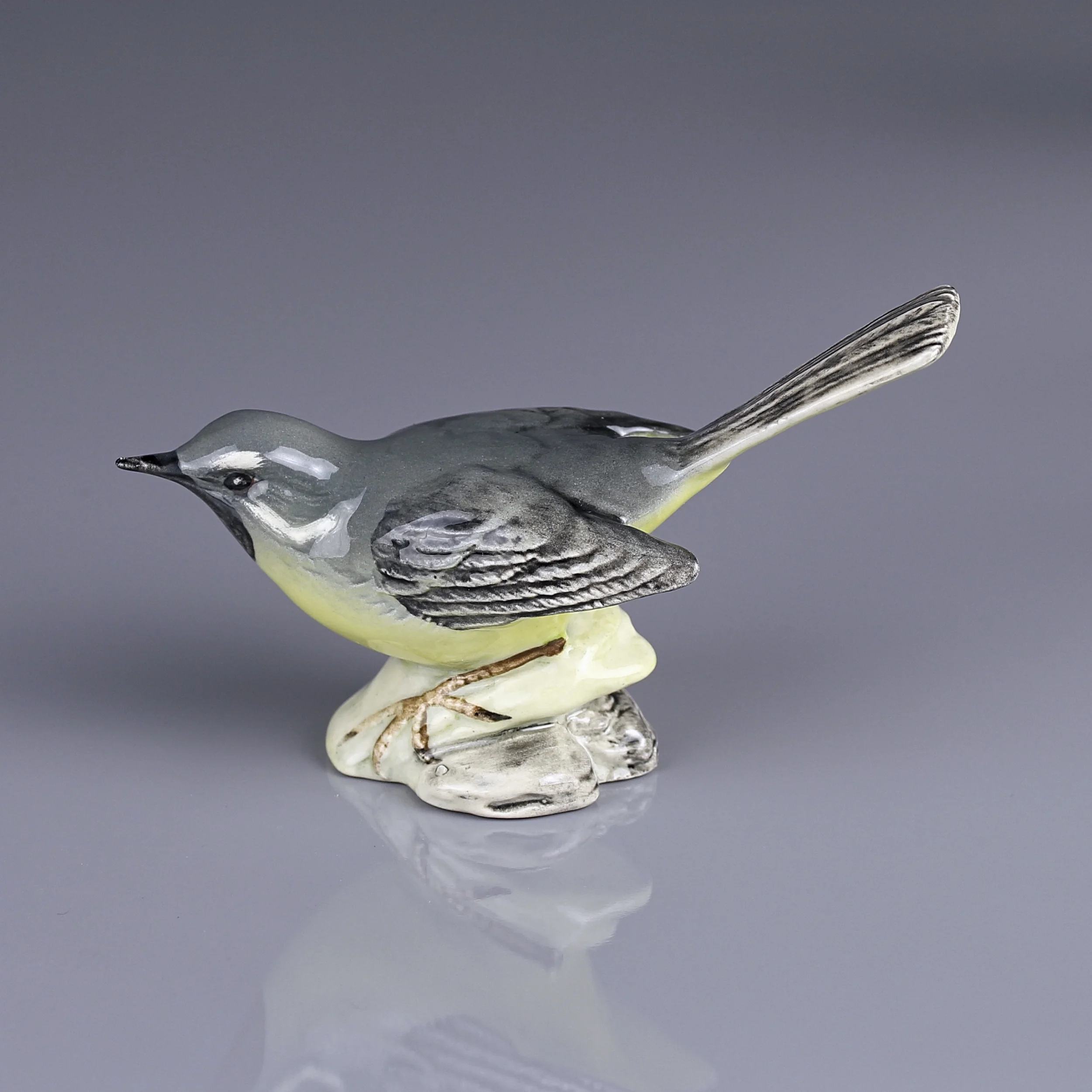 Винтажная фигурка птицы Beswick 1041 Grey Wagtail Серая трясогузка Англия