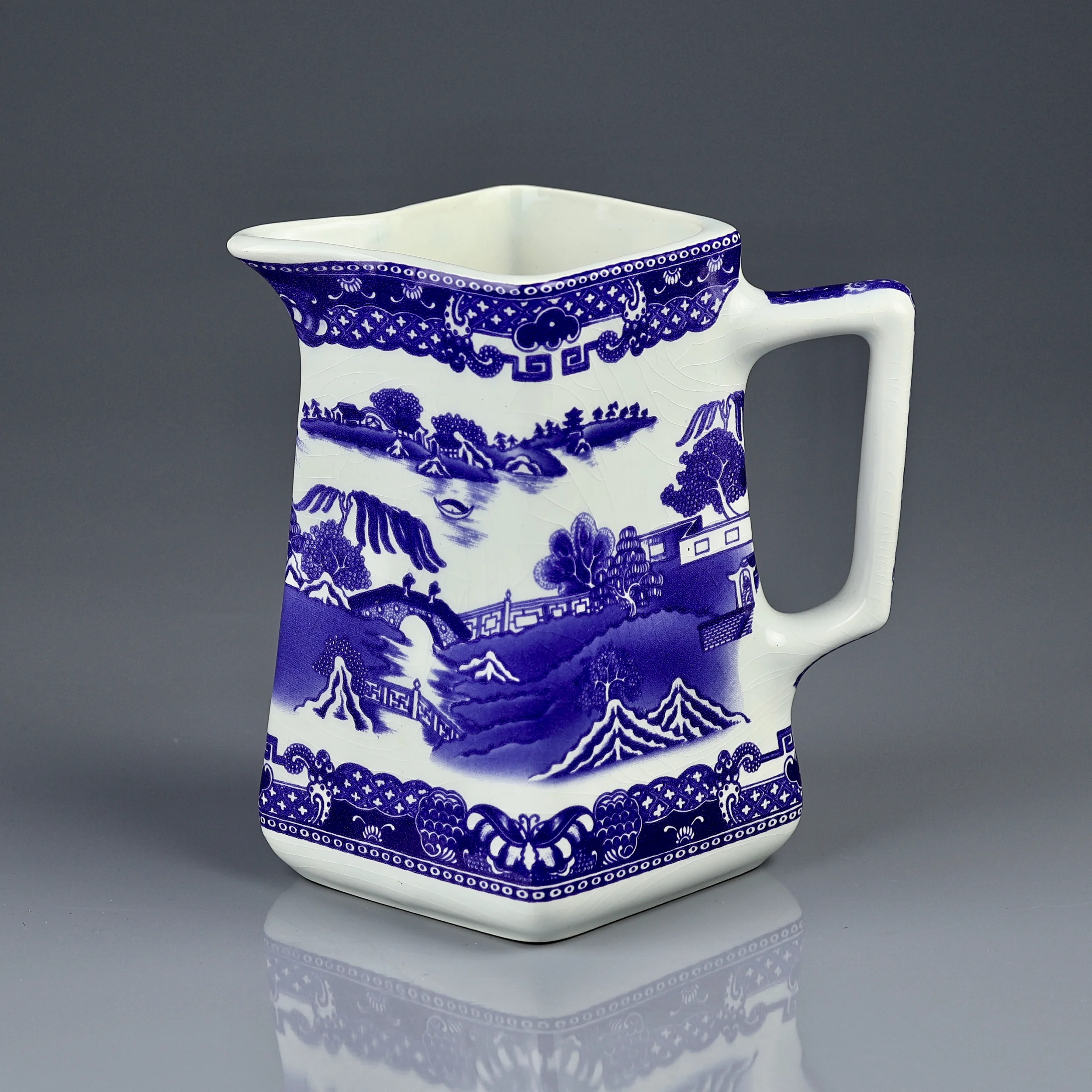 Винтажный английский керамический кувшин в стиле шинуазри Wade Ceramics для Ringtons по образцу Maling