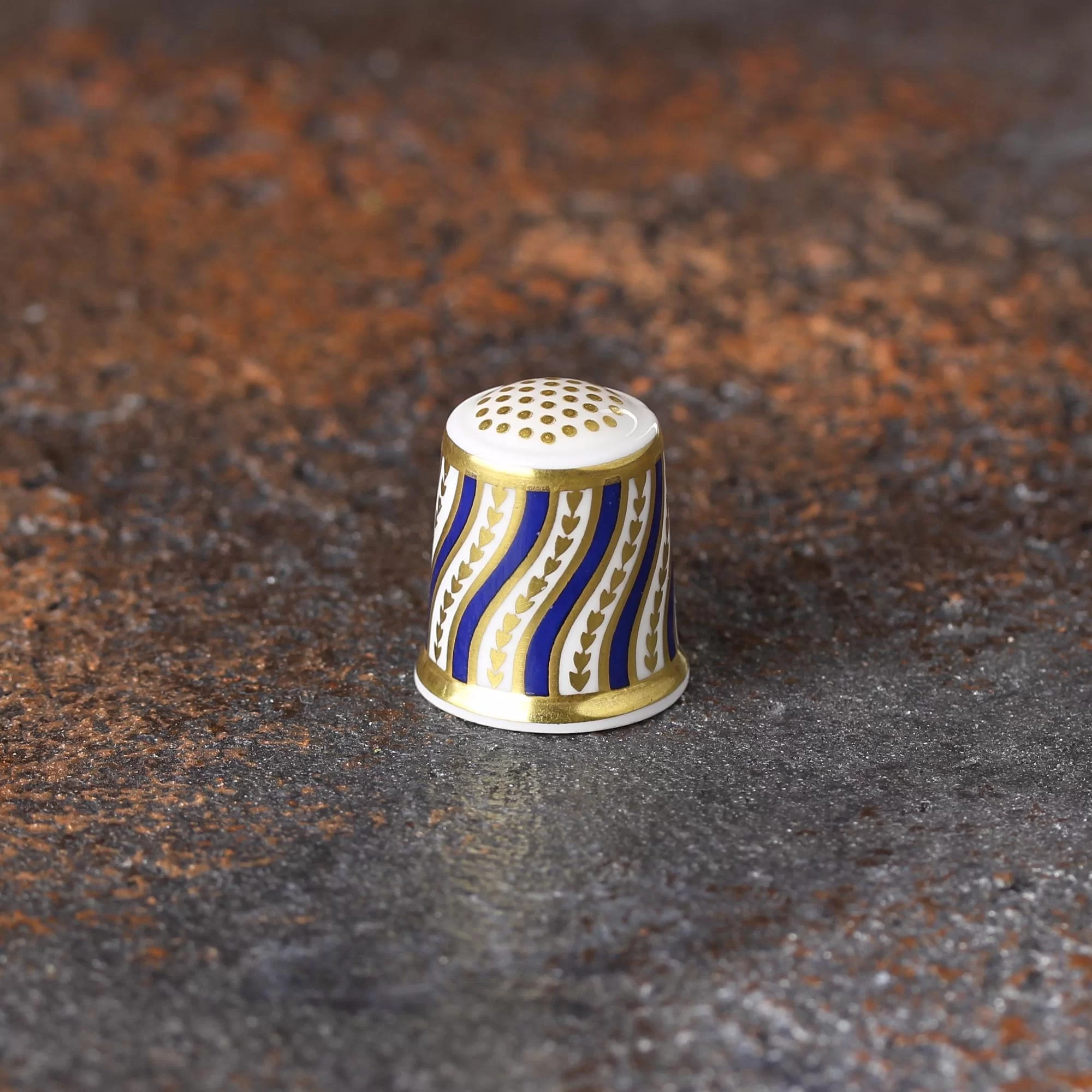 Винтажный английский напёрсток Royal Crown Derby Spiral Stripe Thimble