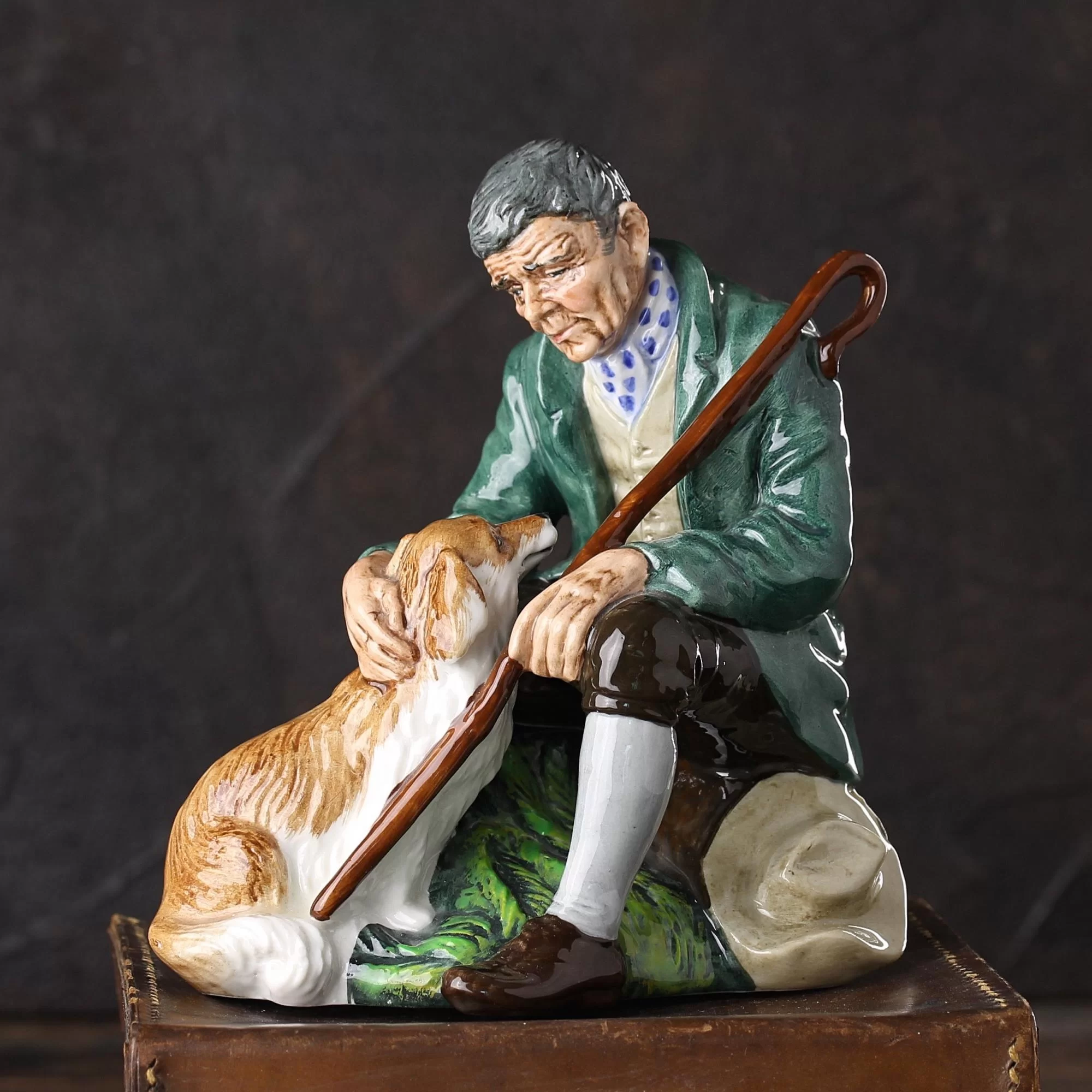 Винтажная фарфоровая статуэтка Англия Royal Doulton 2325 Master Мастер