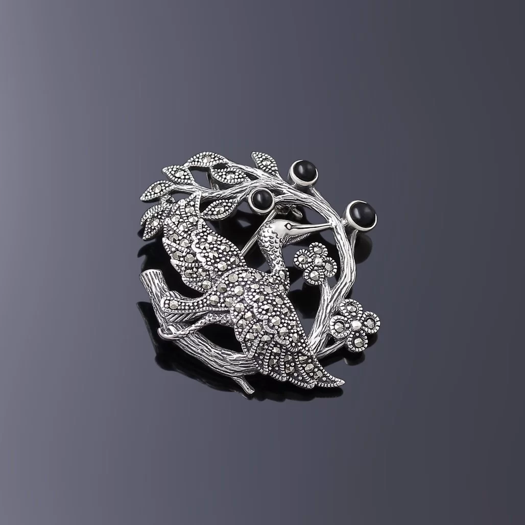 Серебряная брошь-кулон с марказитами огранки Swarovski и чёрным ониксом Птица и ягоды