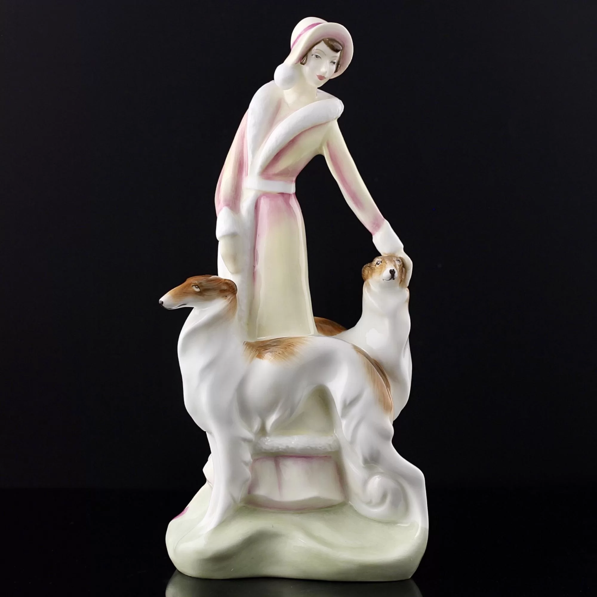 Винтажная фарфоровая статуэтка в стиле ар-деко Англия Royal Doulton 3804 Daisy Дама с борзыми Собаки