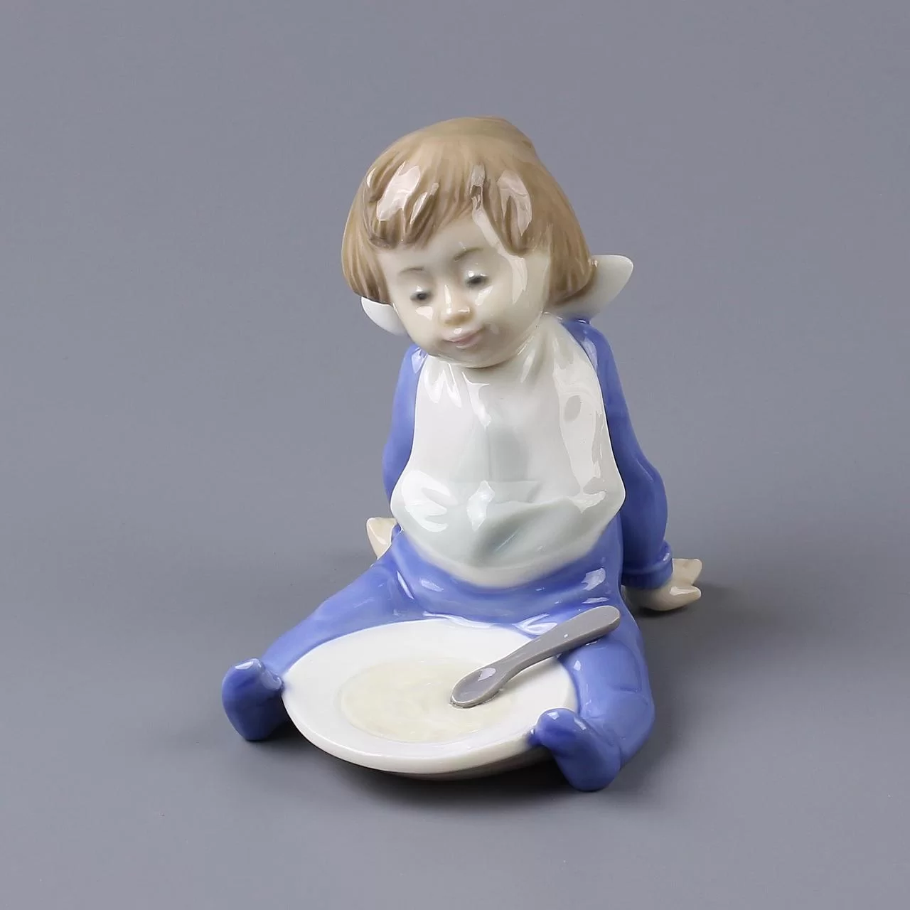 Винтажная фарфоровая статуэтка Испания Lladro NAO I'm Full Малыш с тарелкой