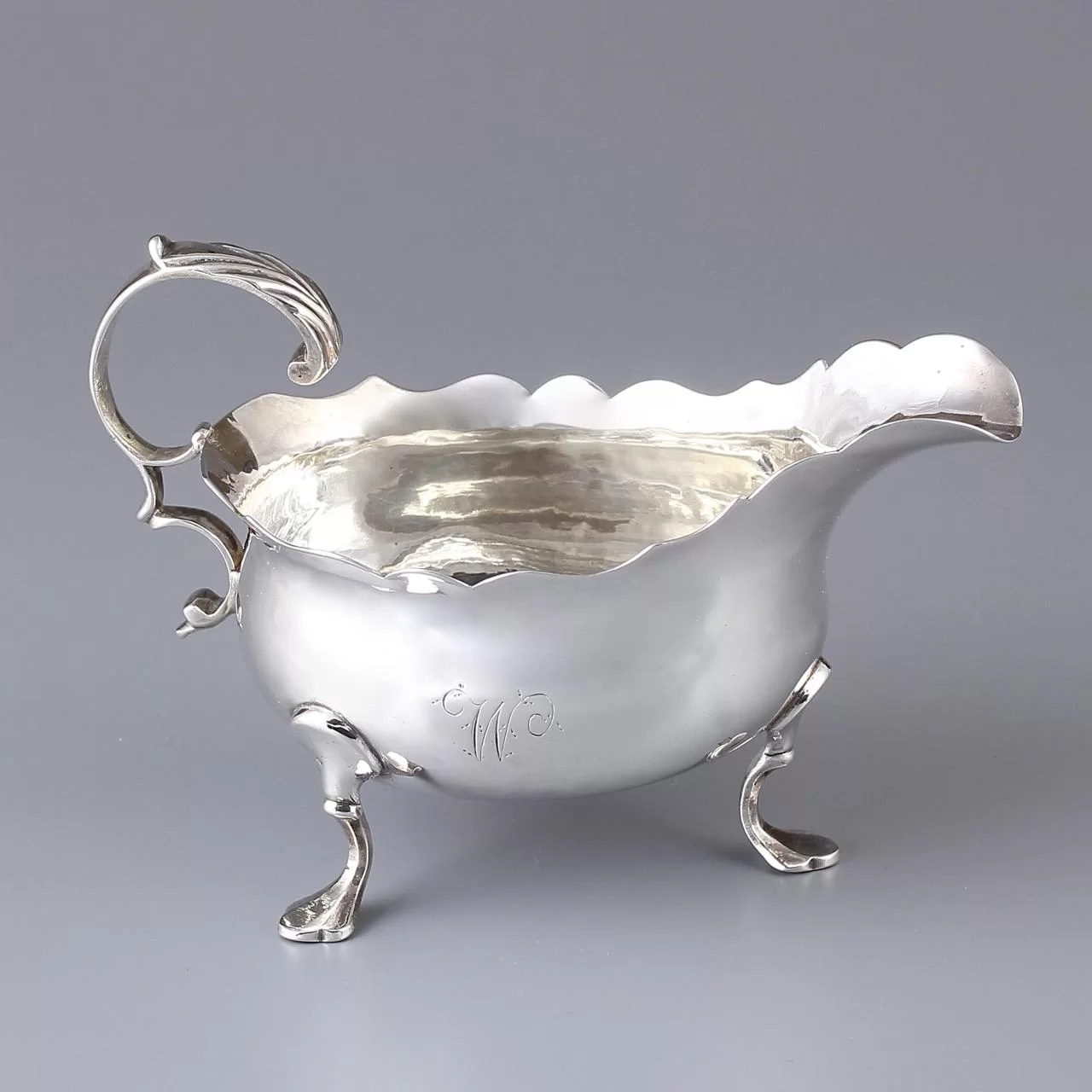 Антикварный английский серебряный соусник William Godfrey 1771 год