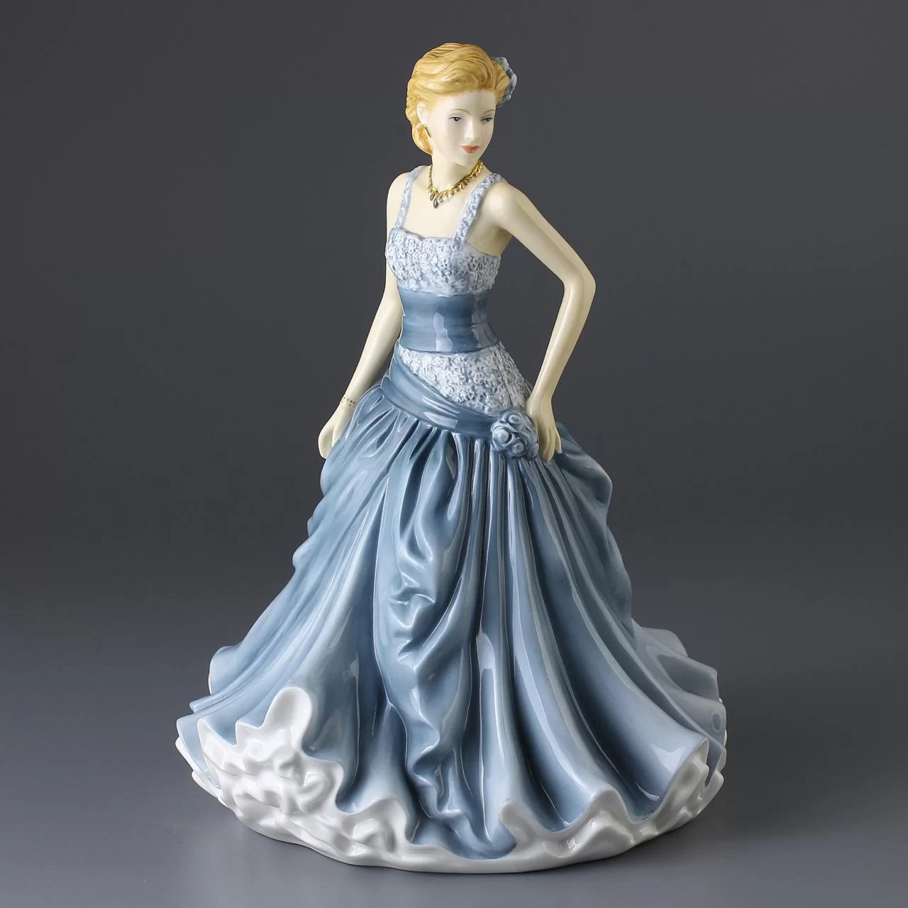 Винтажная фарфоровая статуэтка Англия Royal Doulton 5603 Angela Анджела