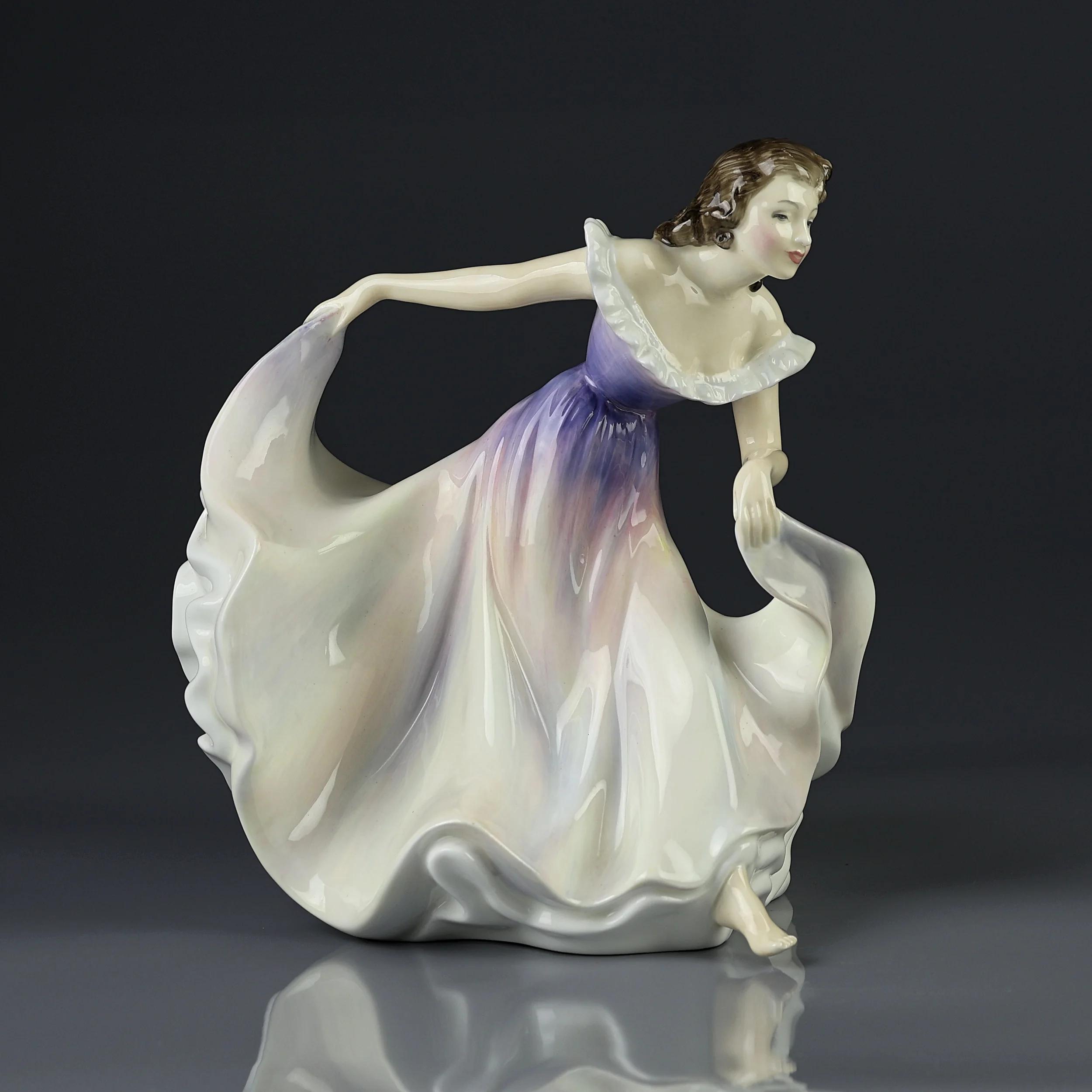 Винтажная фарфоровая статуэтка Цыганский танец Англия Royal Doulton HN2230 Gypsy Dance