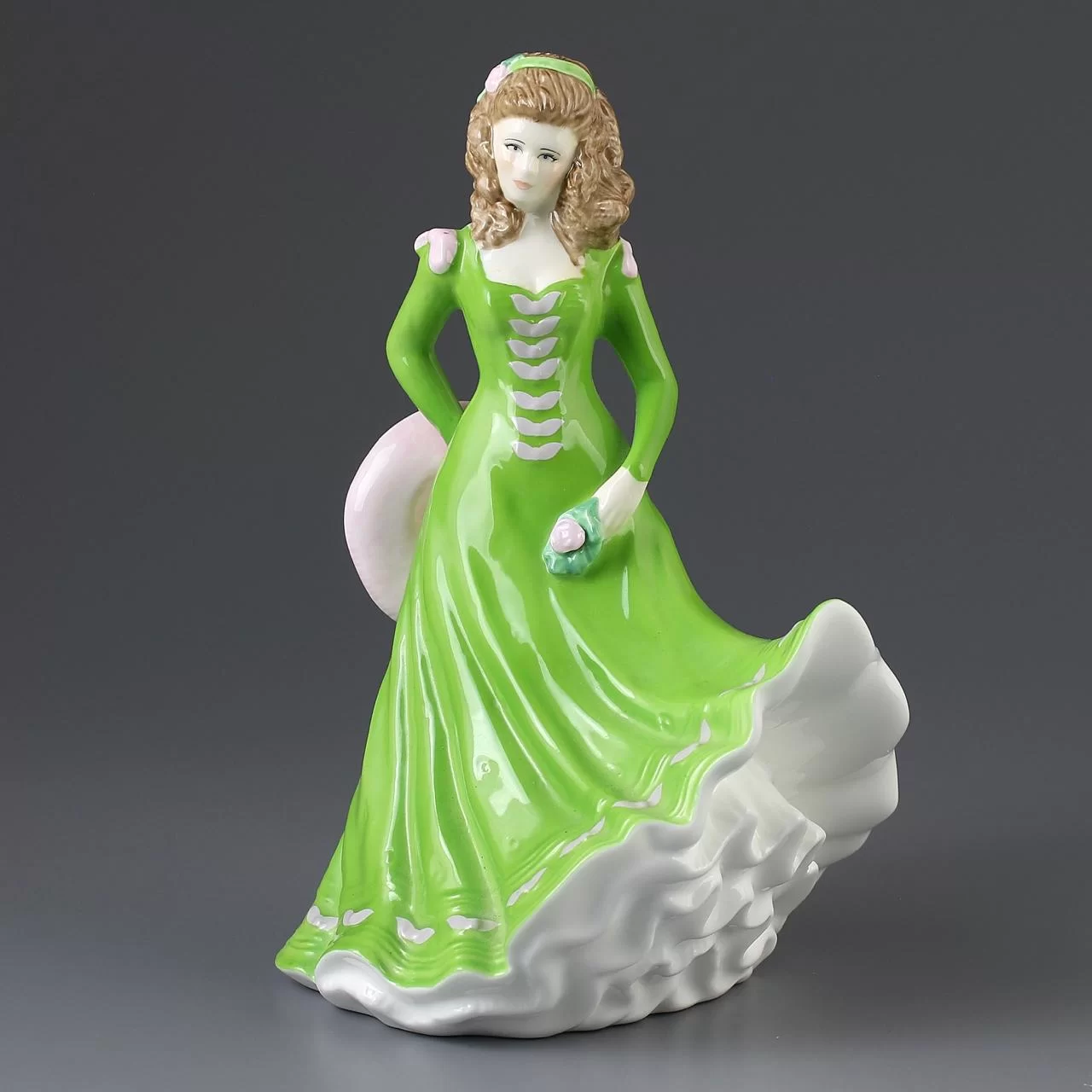 Винтажная фарфоровая статуэтка Англия Royal Worcester Les Petites Claire Девушка в зелёном платье