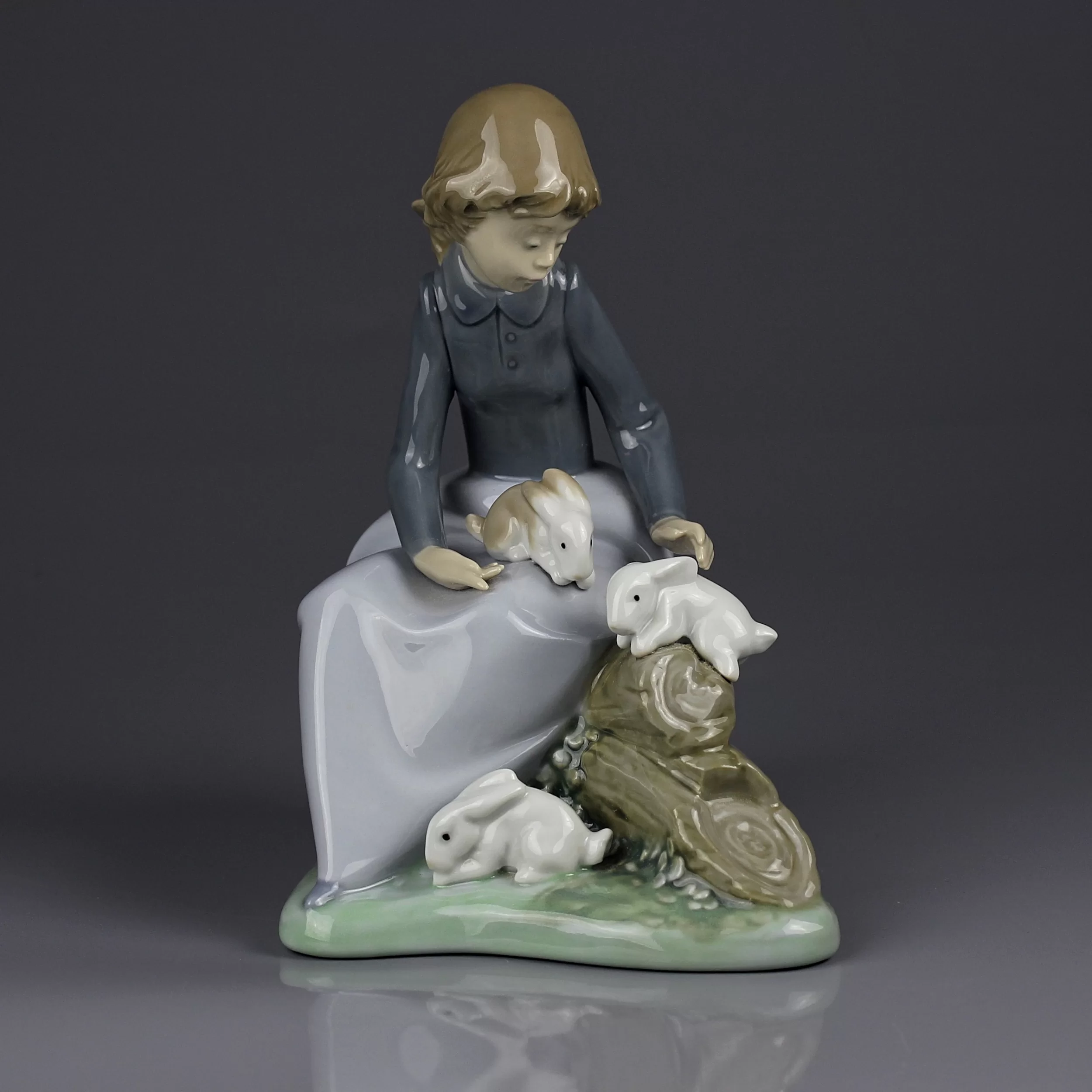 Винтажная фарфоровая статуэтка Девочка с кроликами Lladro 1026 Girl With Rabbits