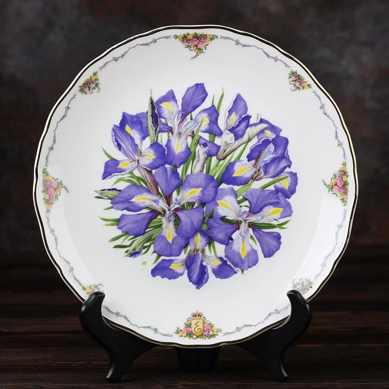 Тарелка винтажная декоративная настенная Фарфор Англия Ирисы Цветы Royal Albert Irises Queen Mother's Favorite Flowers