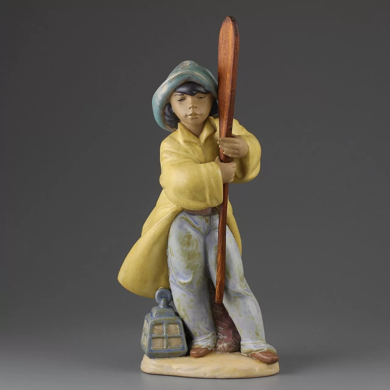 Винтажная фарфоровая статуэтка Испании Lladro 2335 Young Fisherman Юный рыбак с веслом