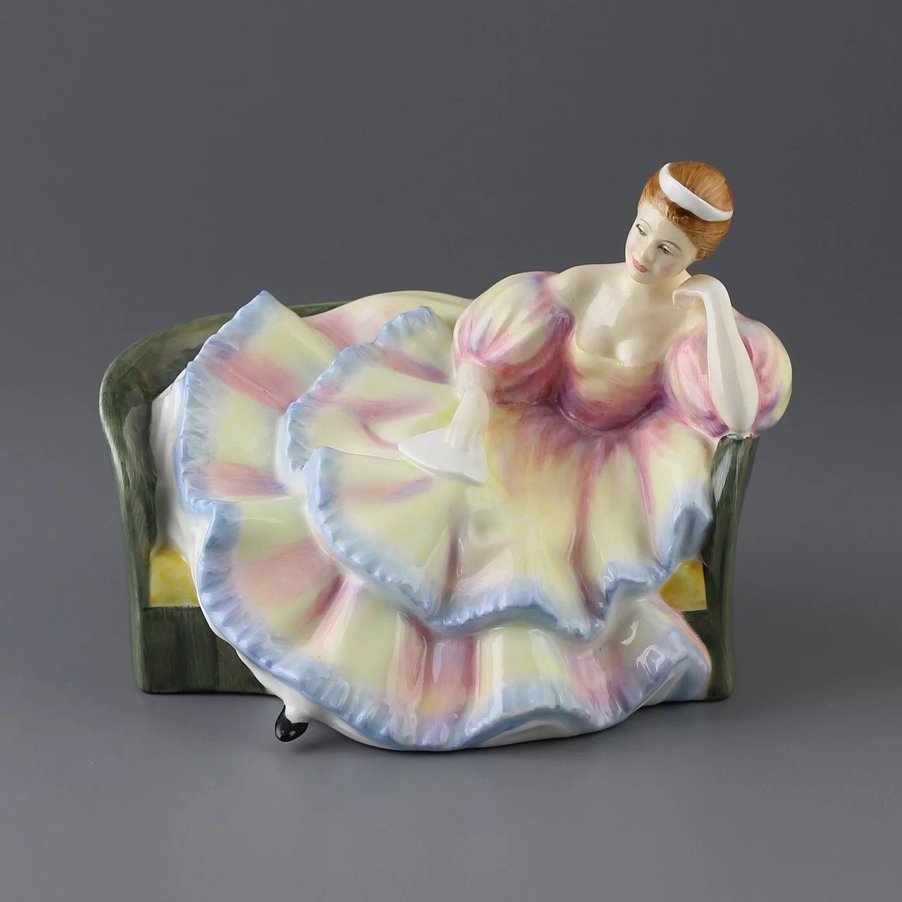 Винтажная фарфоровая статуэтка Англия Royal Doulton 2441 Pauline Паулина