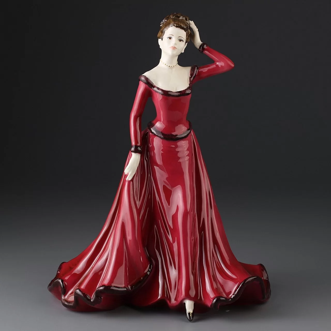 Винтажная фарфоровая статуэтка Англия Coalport Season's Greetings Девушка в бордовом платье