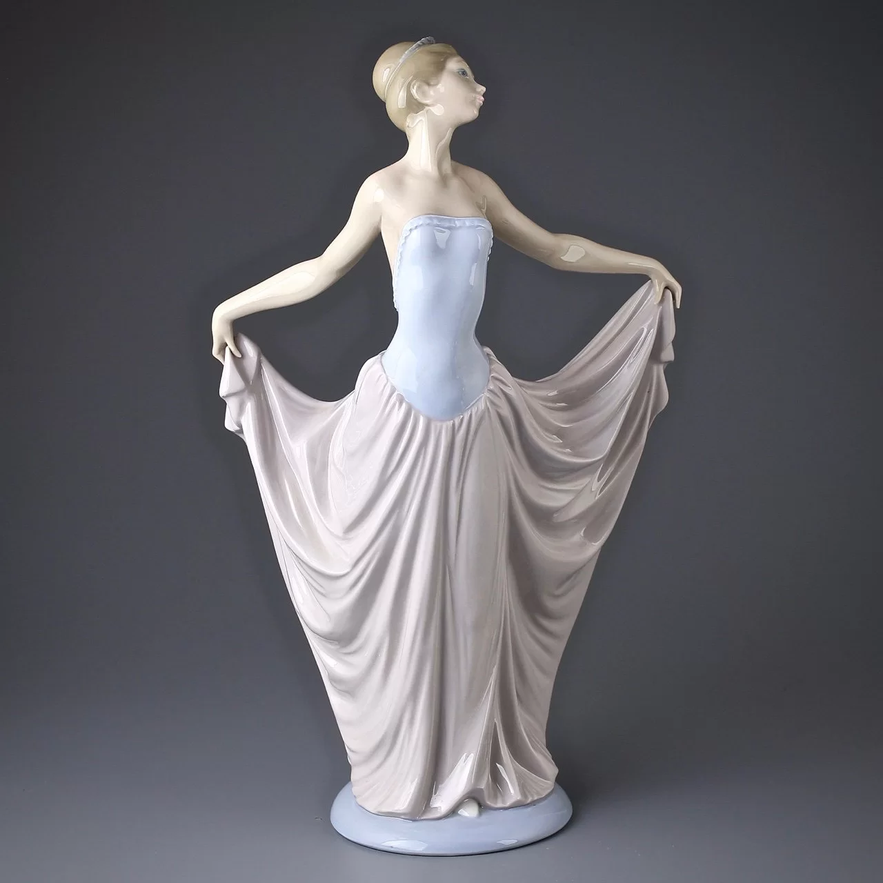Винтажная фарфоровая статуэтка Танцовщица Lladro 5050 Dancer