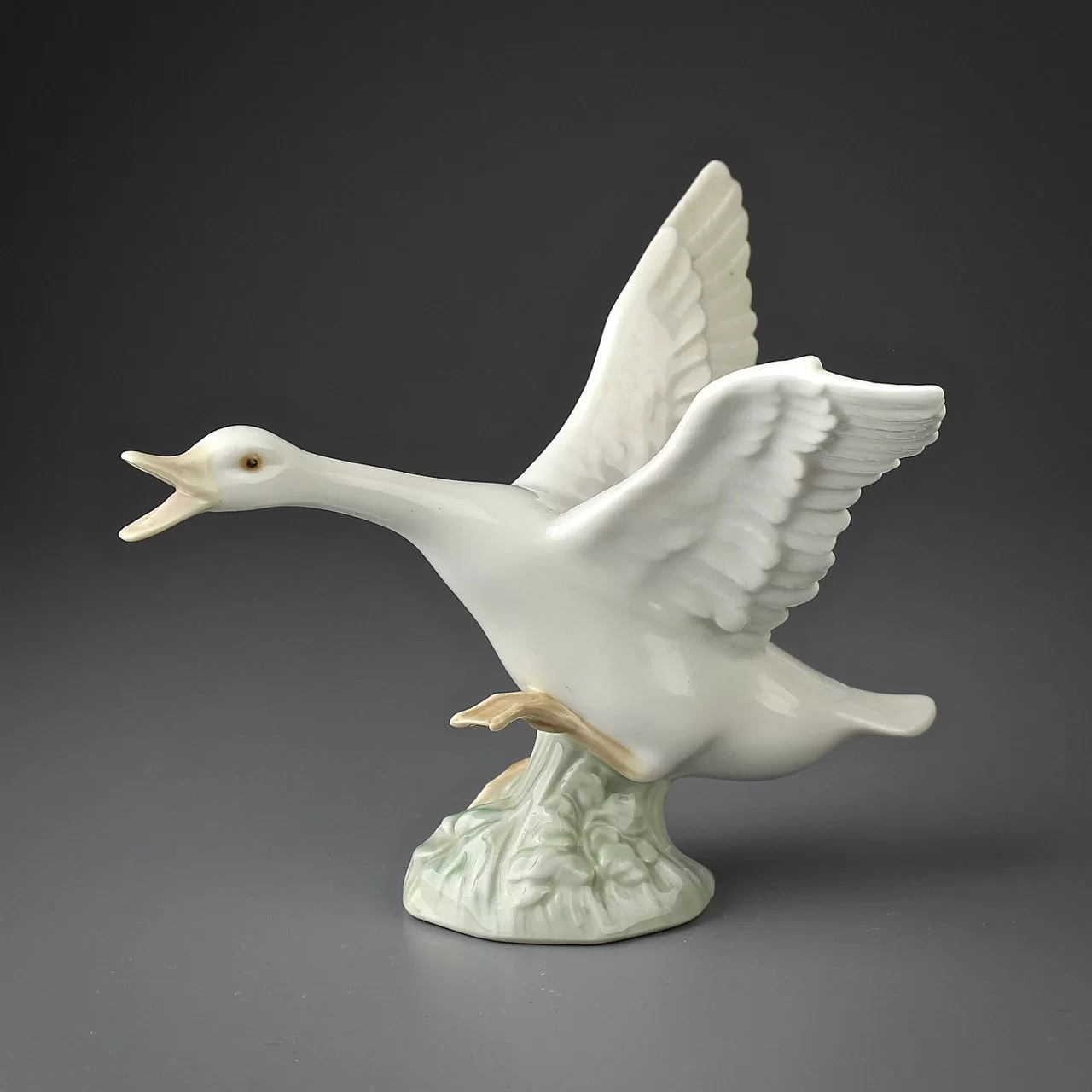Винтажная фарфоровая статуэтка Испания Lladro 1265 Duck Jumping Утка