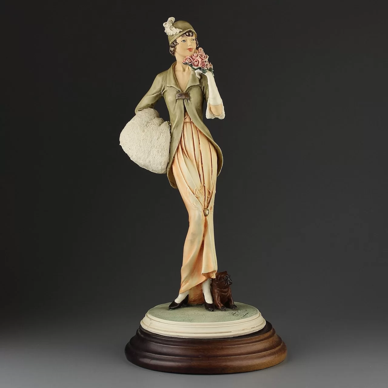 Винтажная статуэтка Capodimonte Vittorio Tessaro Дама с мопсом и розами Ар-деко
