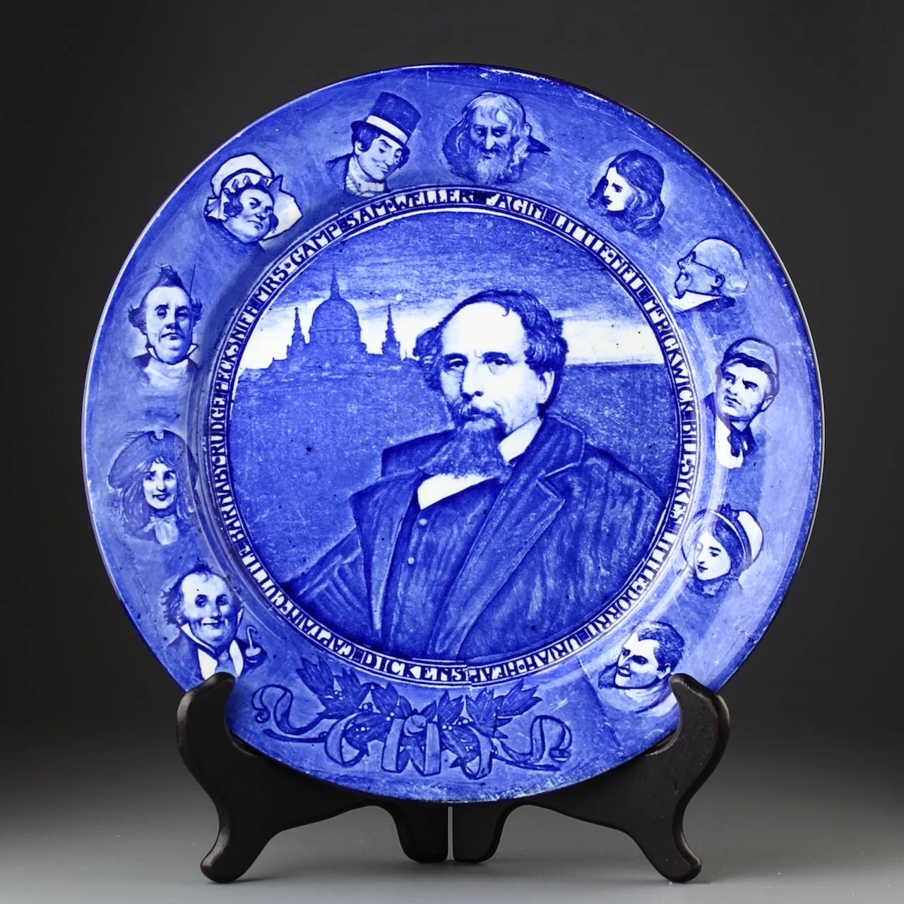 Тарелка антикварная декоративная настенная Англия Чарльз Диккенс Royal Doulton Charles Dickens 1908 год