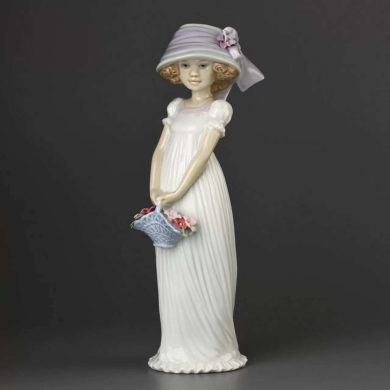 Винтажная фарфоровая статуэтка Испания Lladro 8022 Little Lady Девочка с корзиной цветов