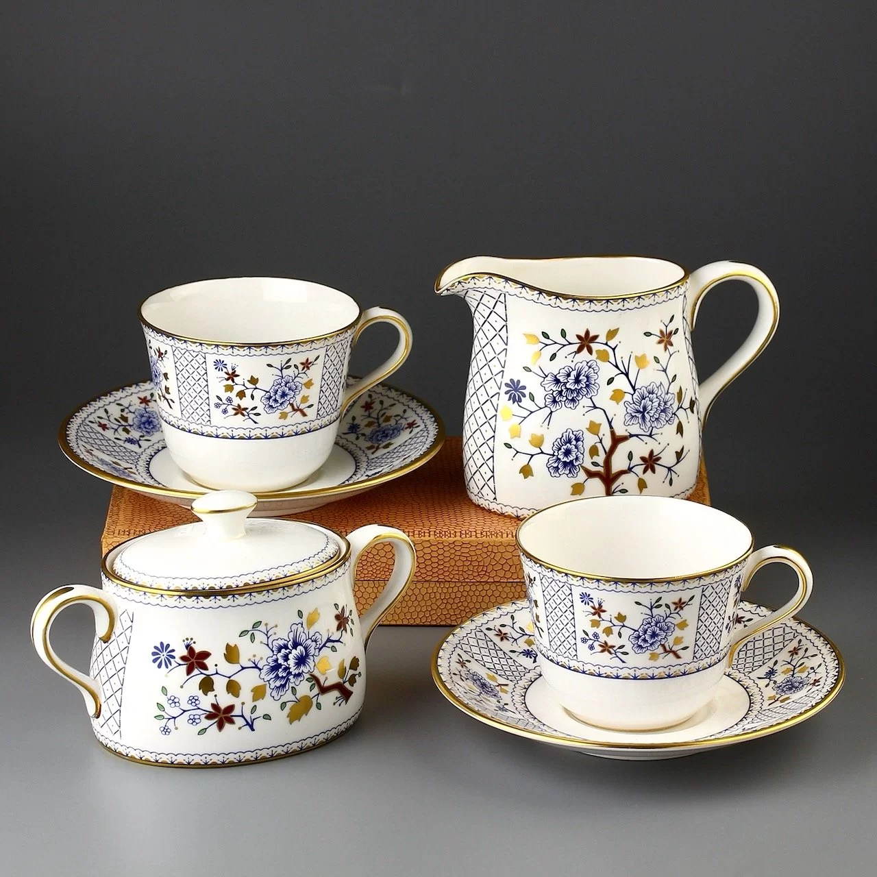 Винтажный английский чайный сет Royal Crown Derby Mandarin Мандарин Две чайные пары, сахарница, кувшин для молока