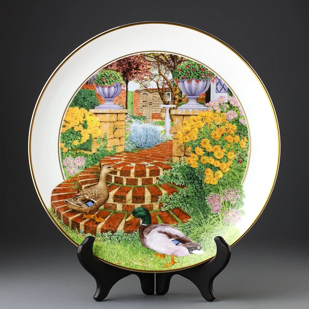 Тарелка винтажная декоративная настенная Фарфор Сад в ноябре Franklin Porcelain Garden Year Collection November David Hurrell