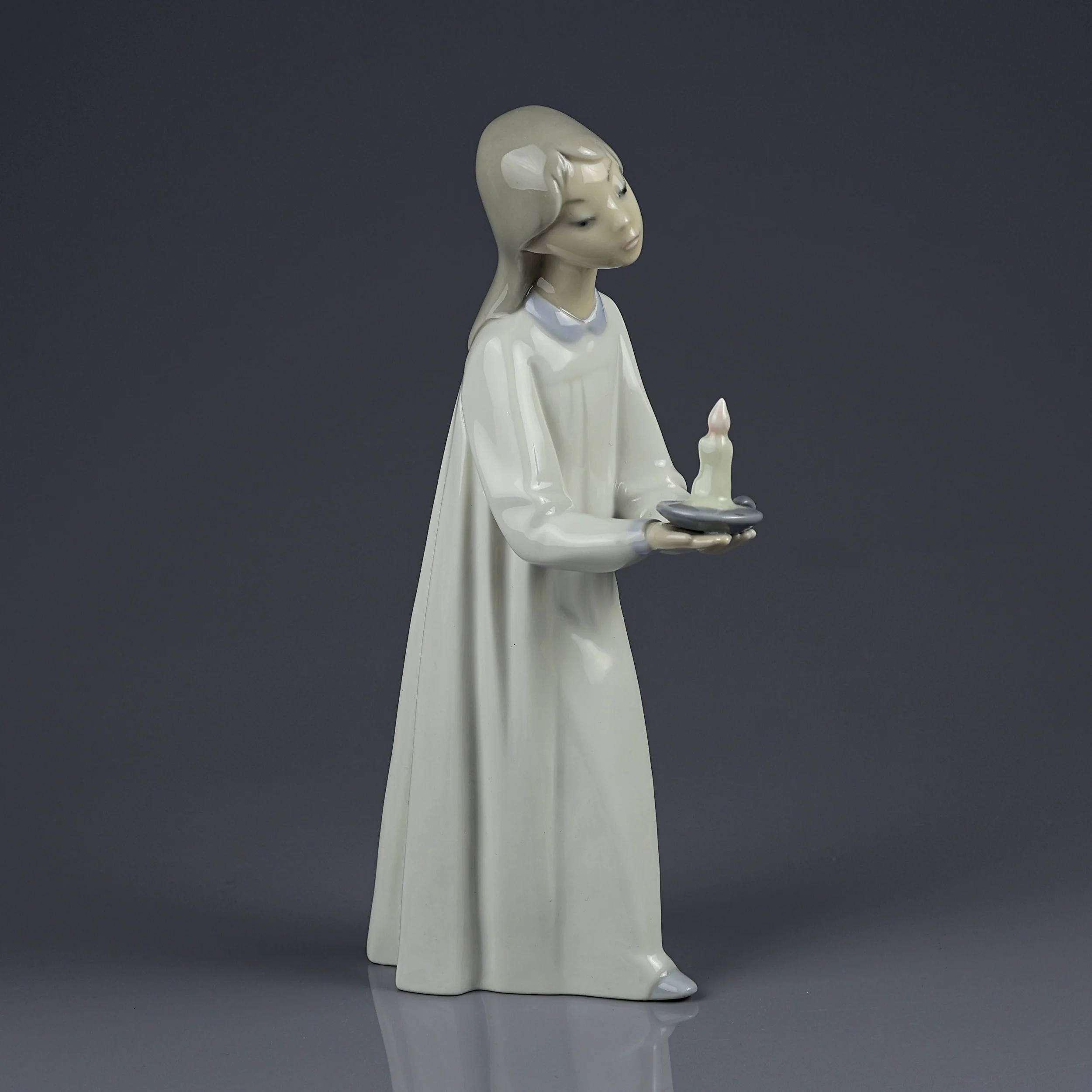 Винтажная фарфоровая статуэтка Девочка в ночной рубашке со свечой Lladro 4868 Girl with Candle