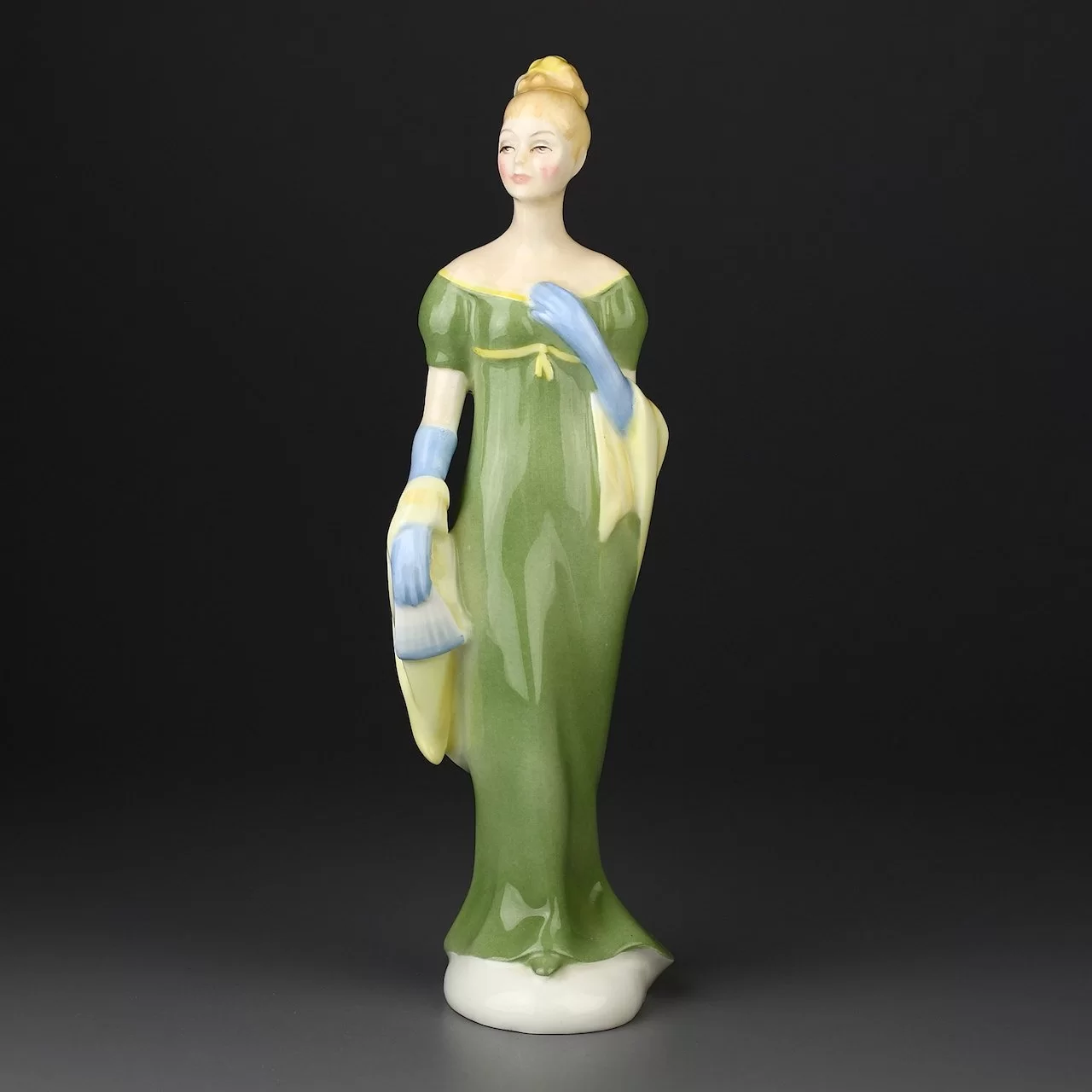 Винтажная фарфоровая статуэтка Девушка Англия Royal Doulton 2311 Lorna