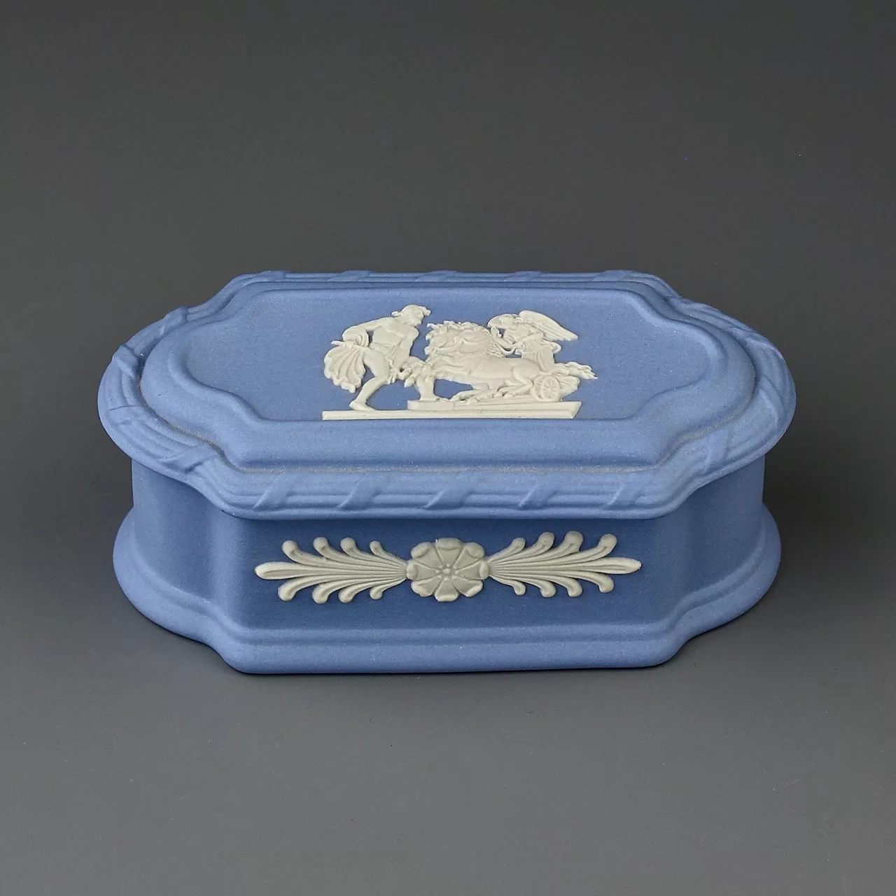 Винтажная английская шкатулка Веджвуд Wedgwood Голубой бисквит Blue Jasperware