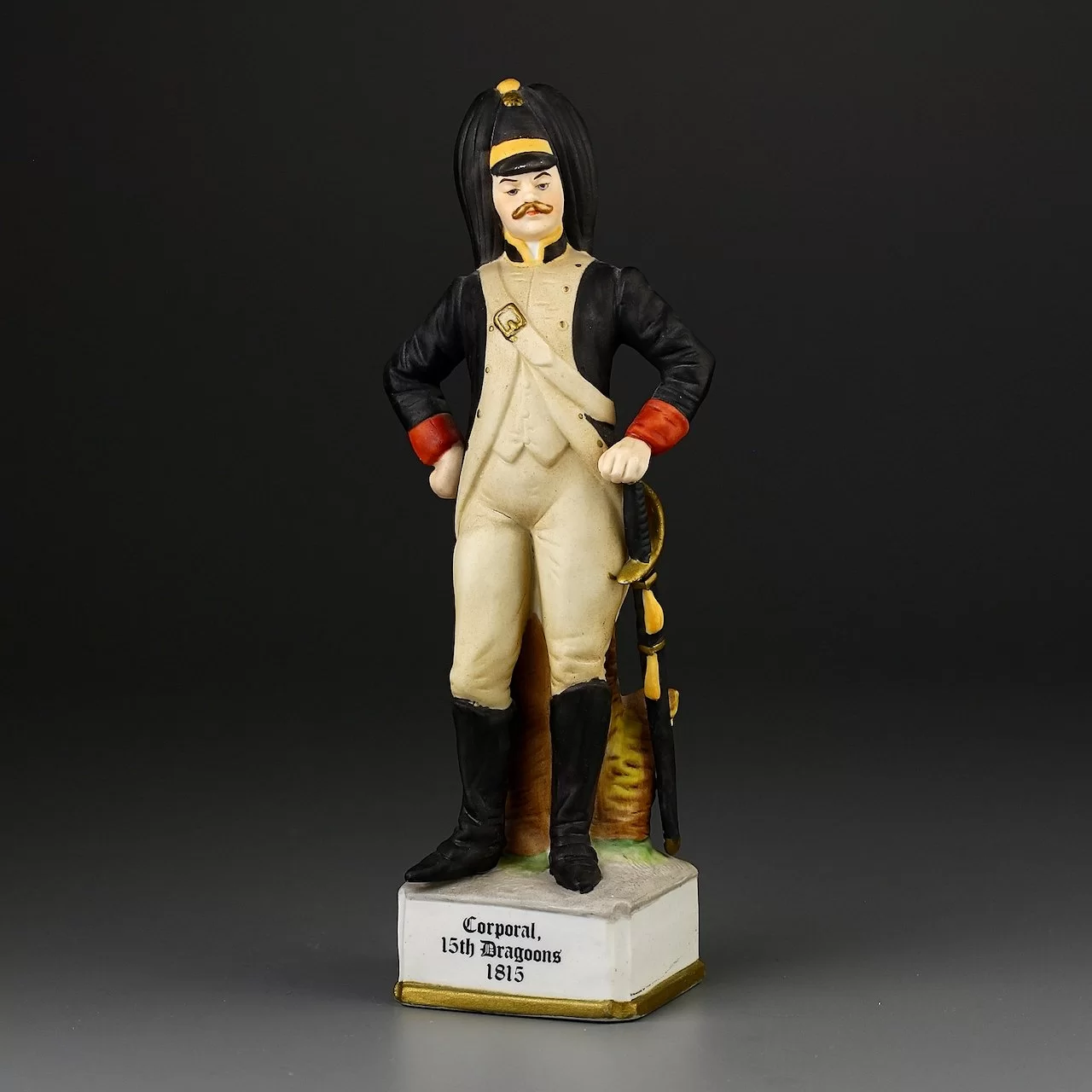 Винтажная фарфоровая статуэтка военного Капрал Драгун Corporal 15th Dragoons 1815 Enesco Maruri Masterpiece